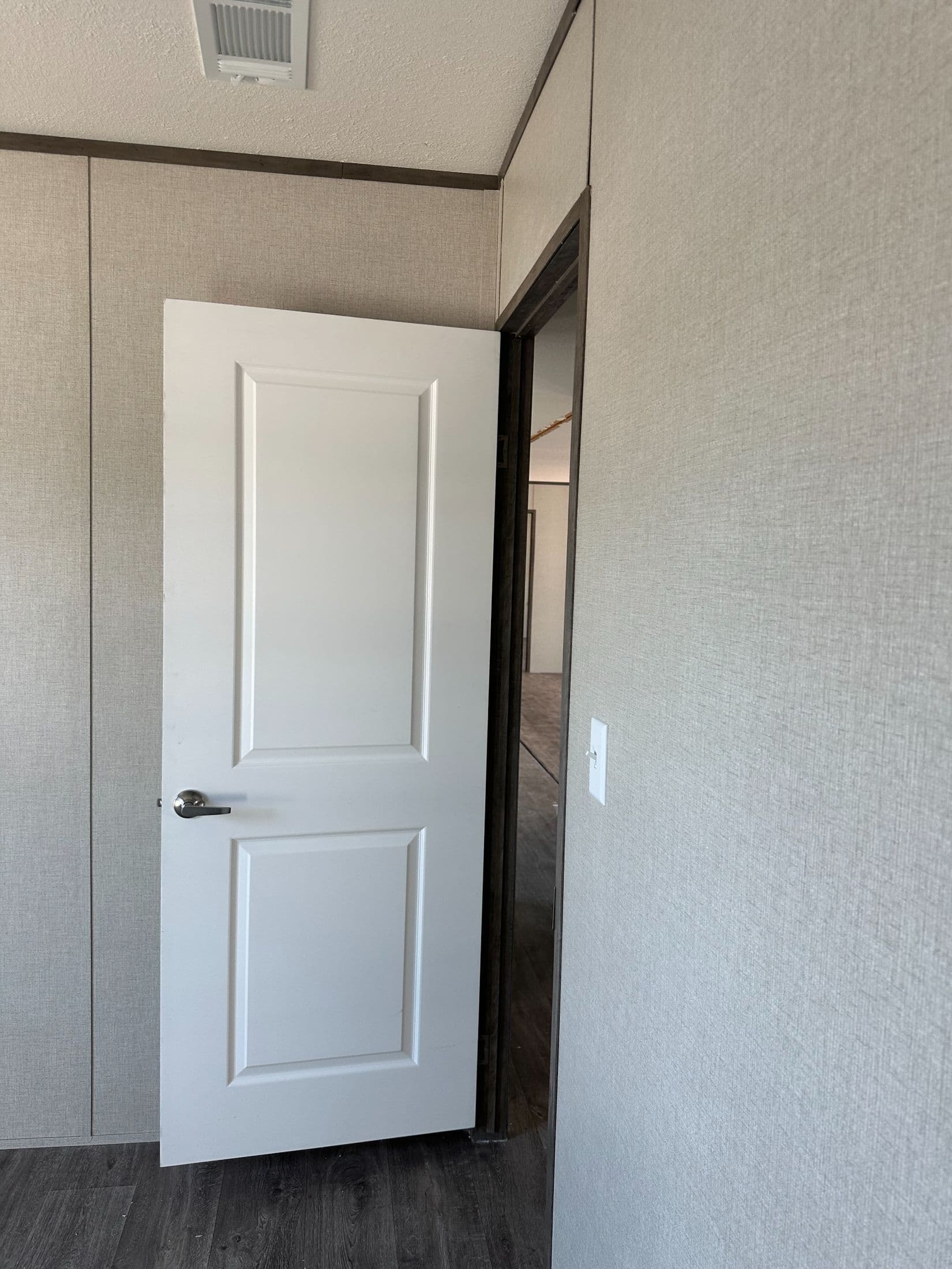 Panama interior and bedroom home features