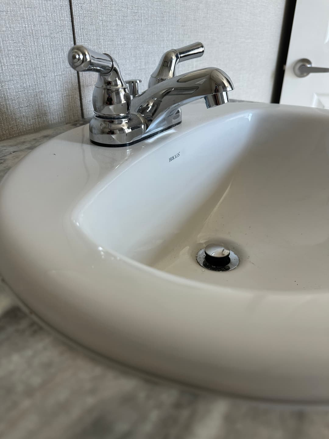 Panama interior and bathroom home features