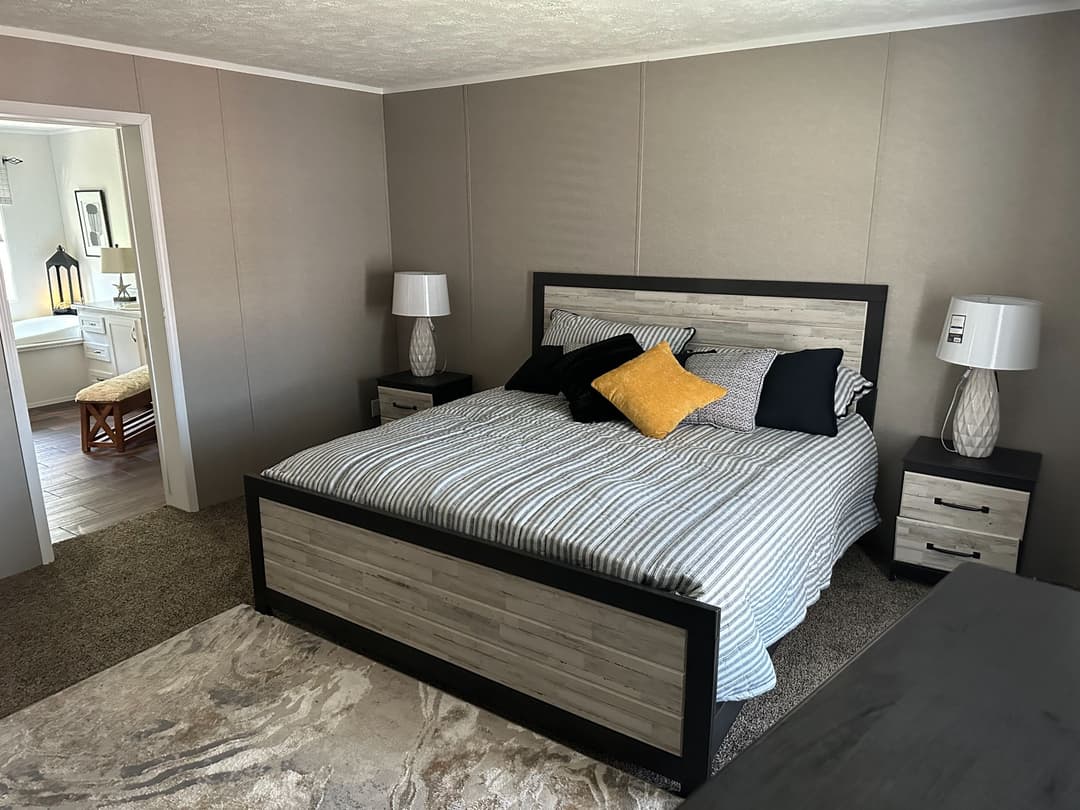 Md-45-32 interior and bedroom home features