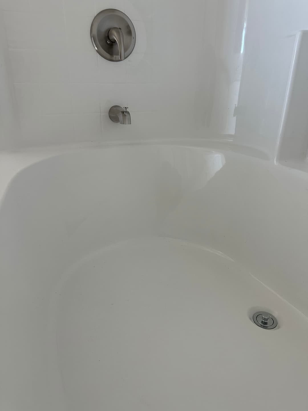 Panama interior and bathroom home features