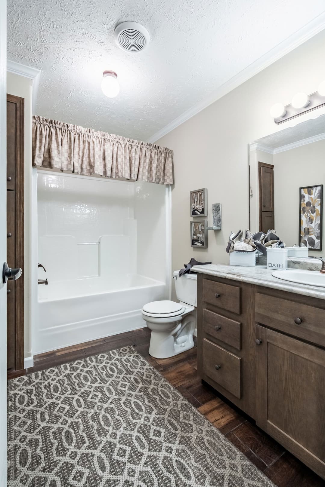 Kb-3245 tiger kat bathroom home features