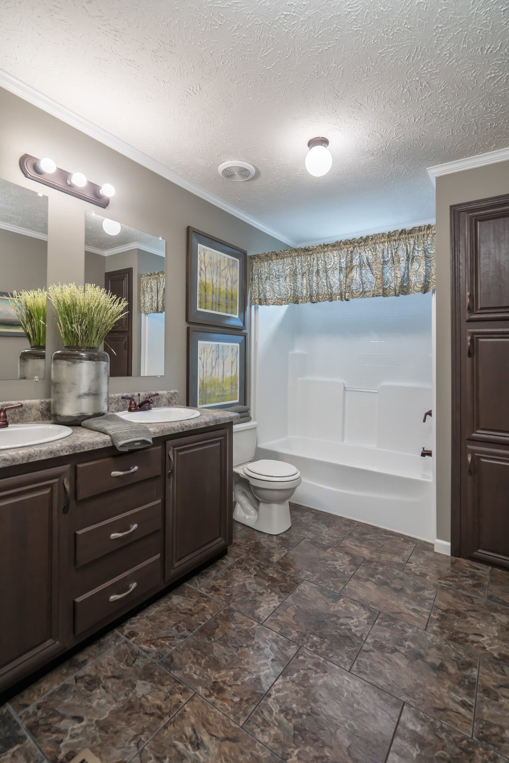 Md-25-32 bathroom home features