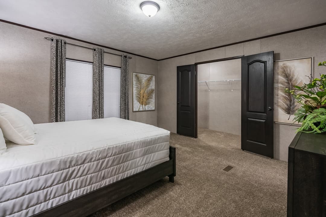 Md-36-32 bedroom home features