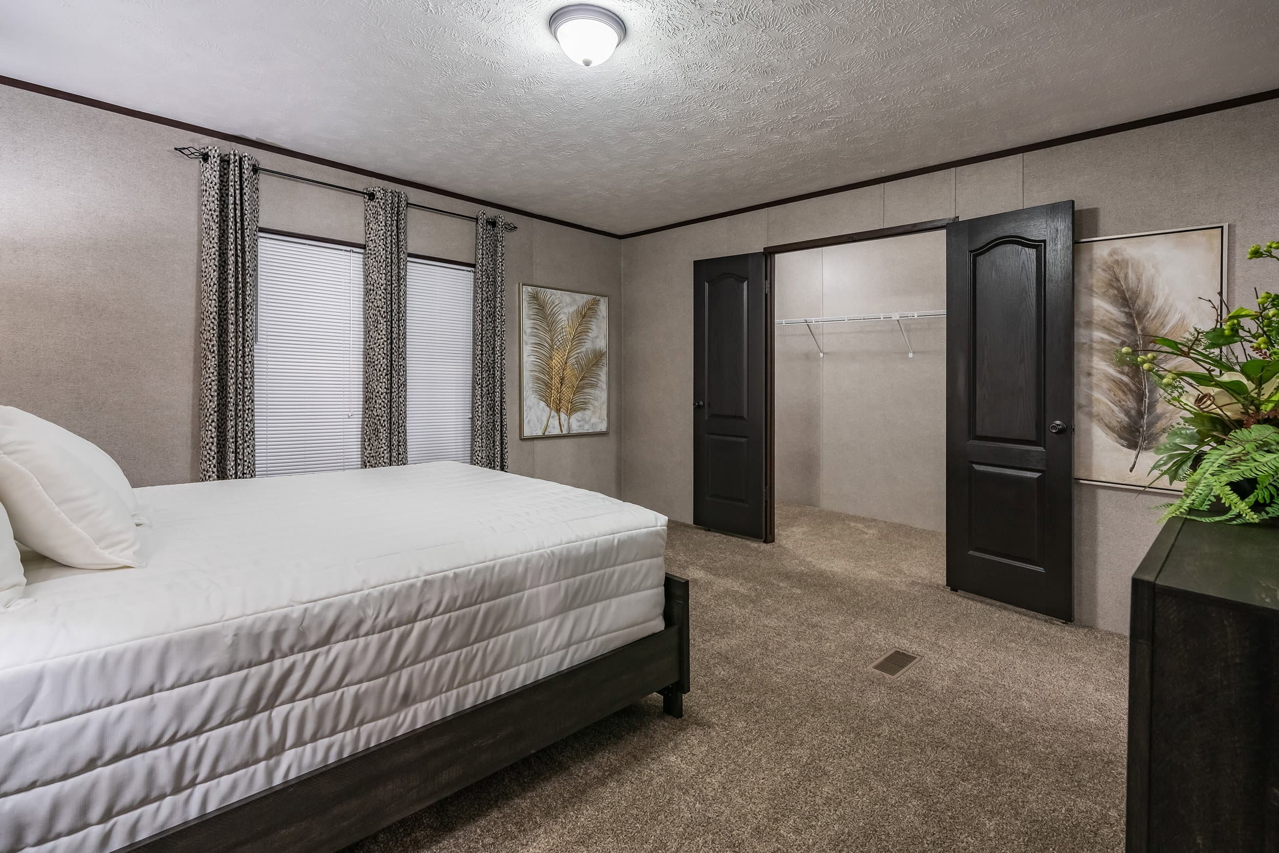 Md-36-32 bedroom home features