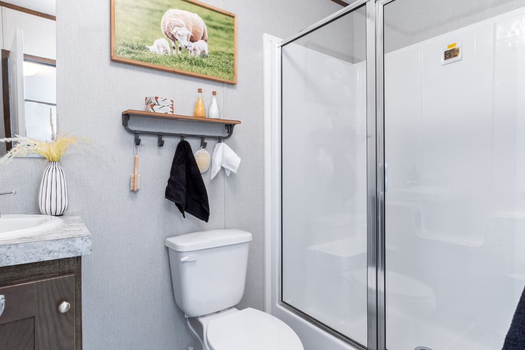 Tropic interior and bathroom home features
