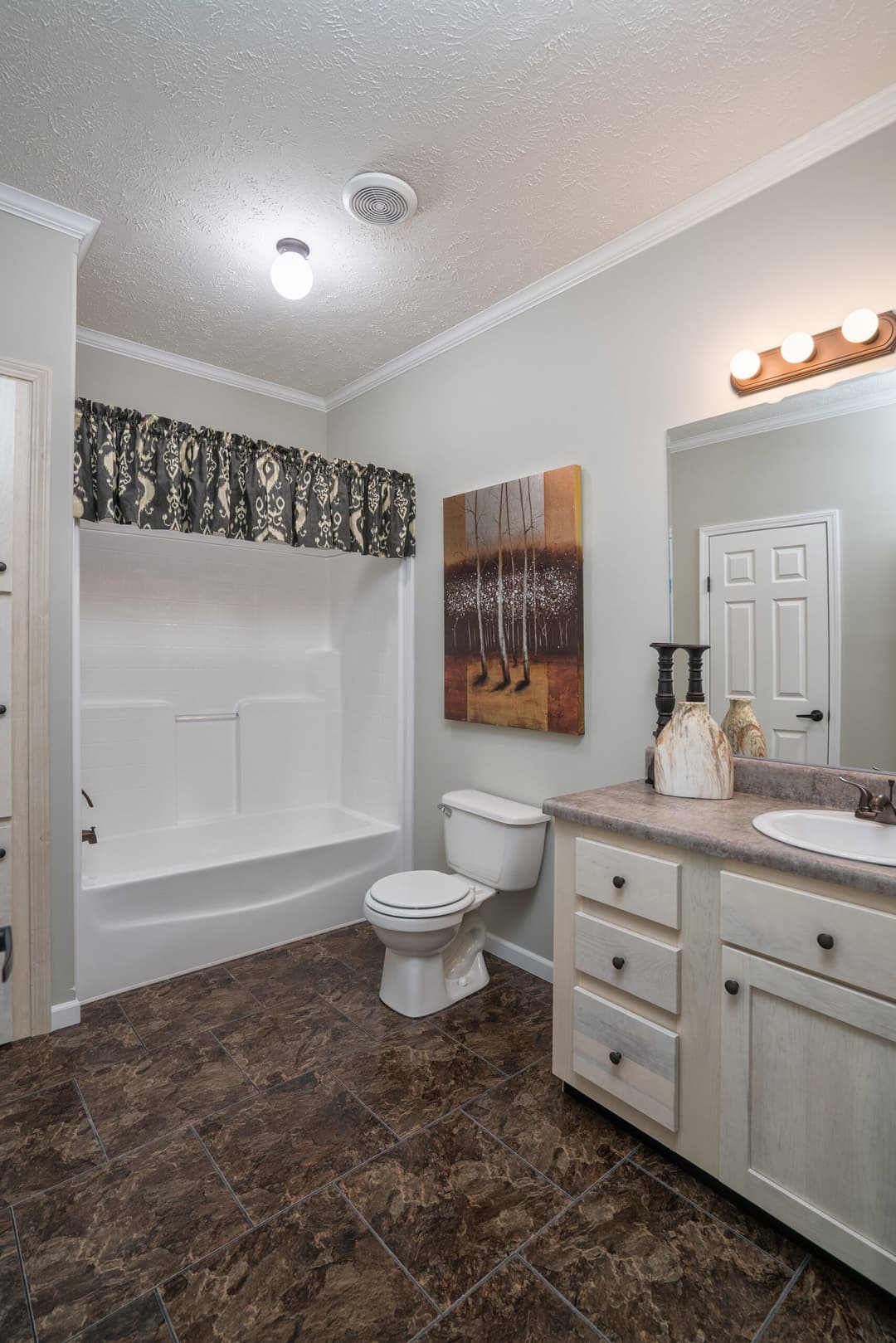 Kb-3239 bathroom home features