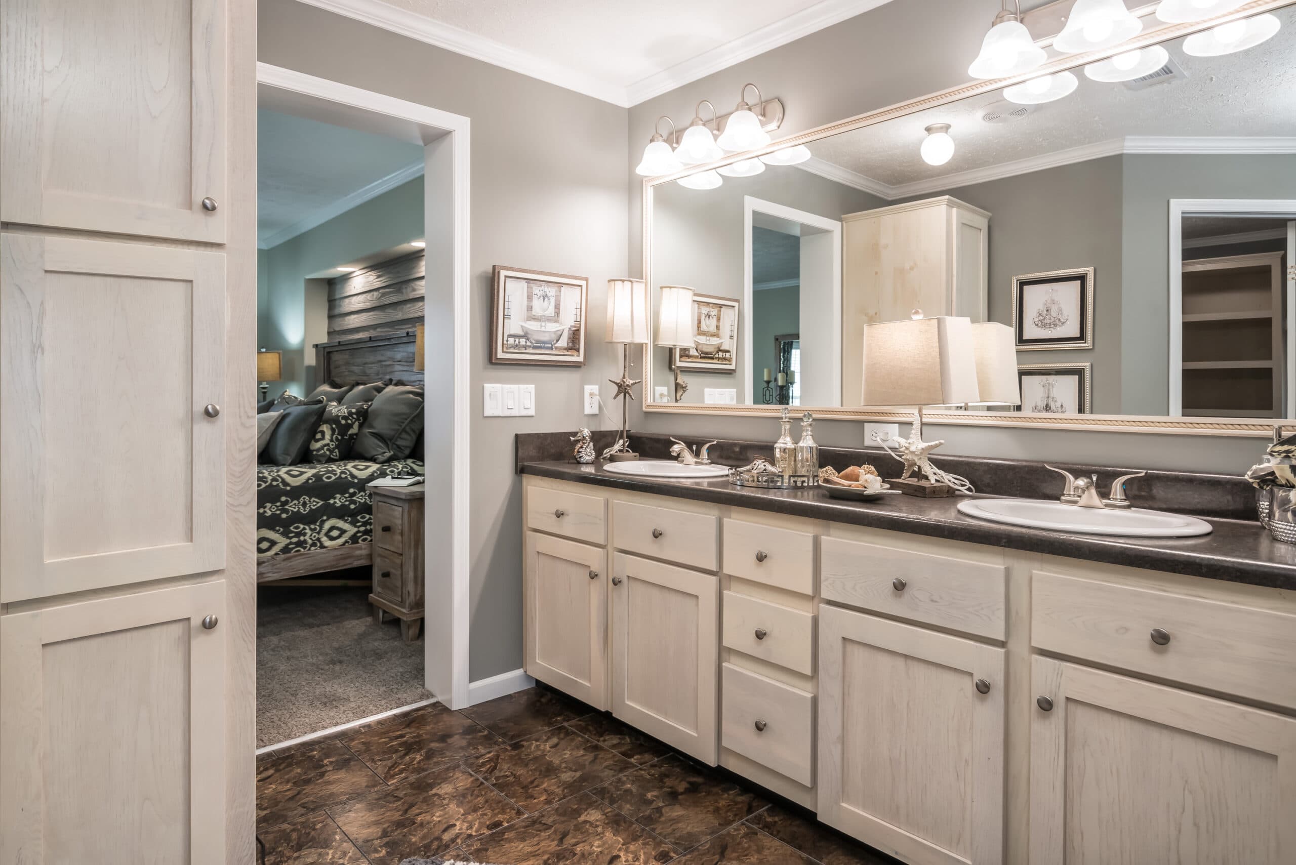 Kb-3240 bathroom home features