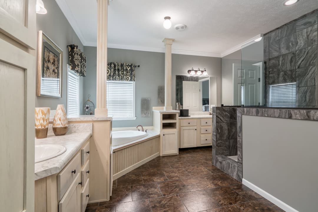 Kb-3239 bathroom home features