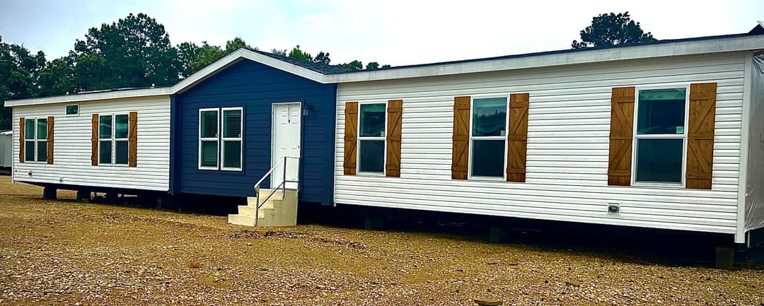 Md-43-32 stagecoach hero, elevation, and exterior home features