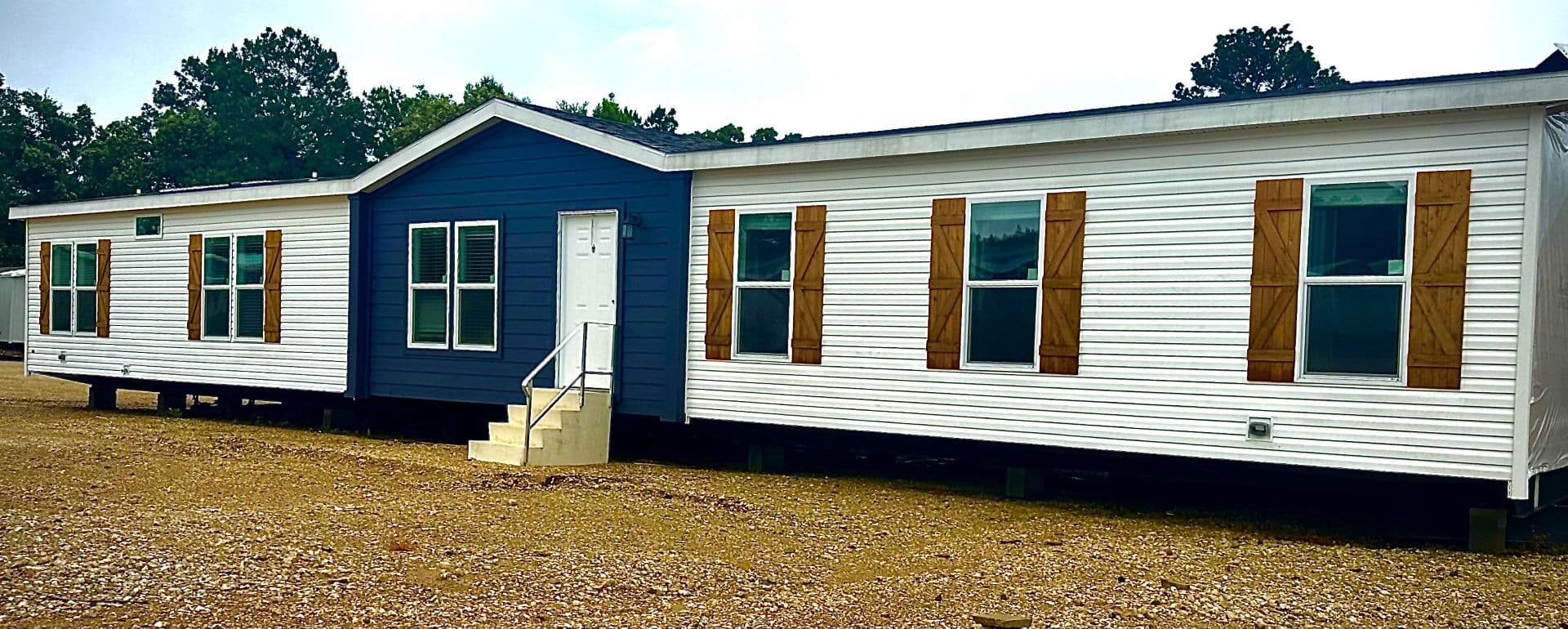 Md-43-32 stagecoach hero, elevation, and exterior home features