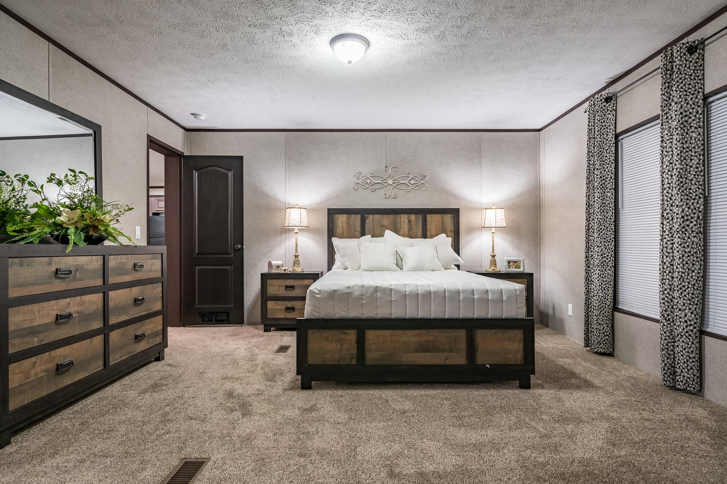 Md-36-32 bedroom home features