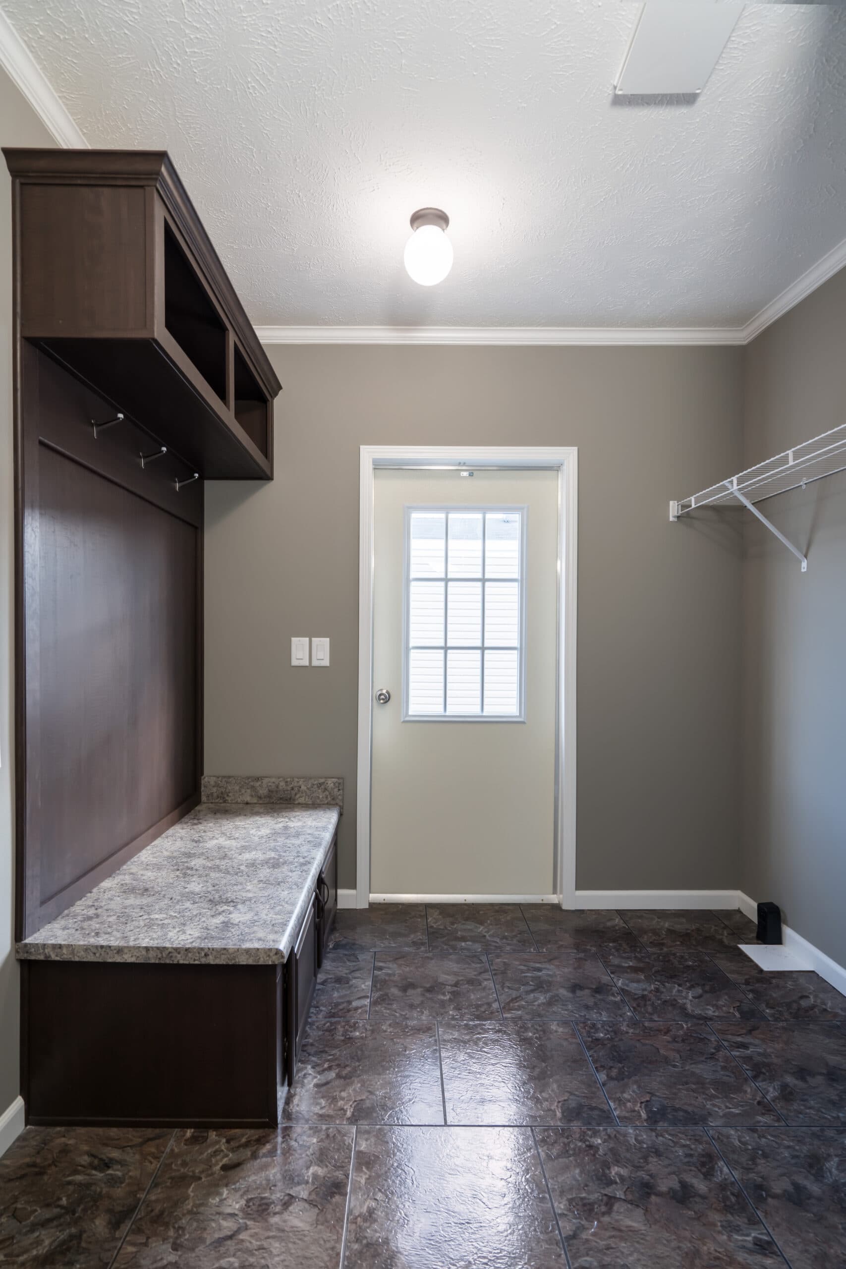 Md-25-32 interior home features