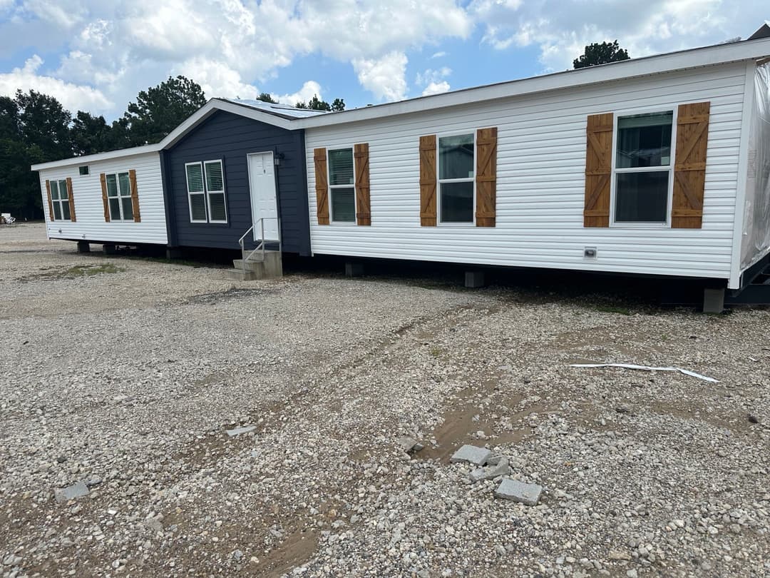 Md-43-32 stagecoach elevation and exterior home features