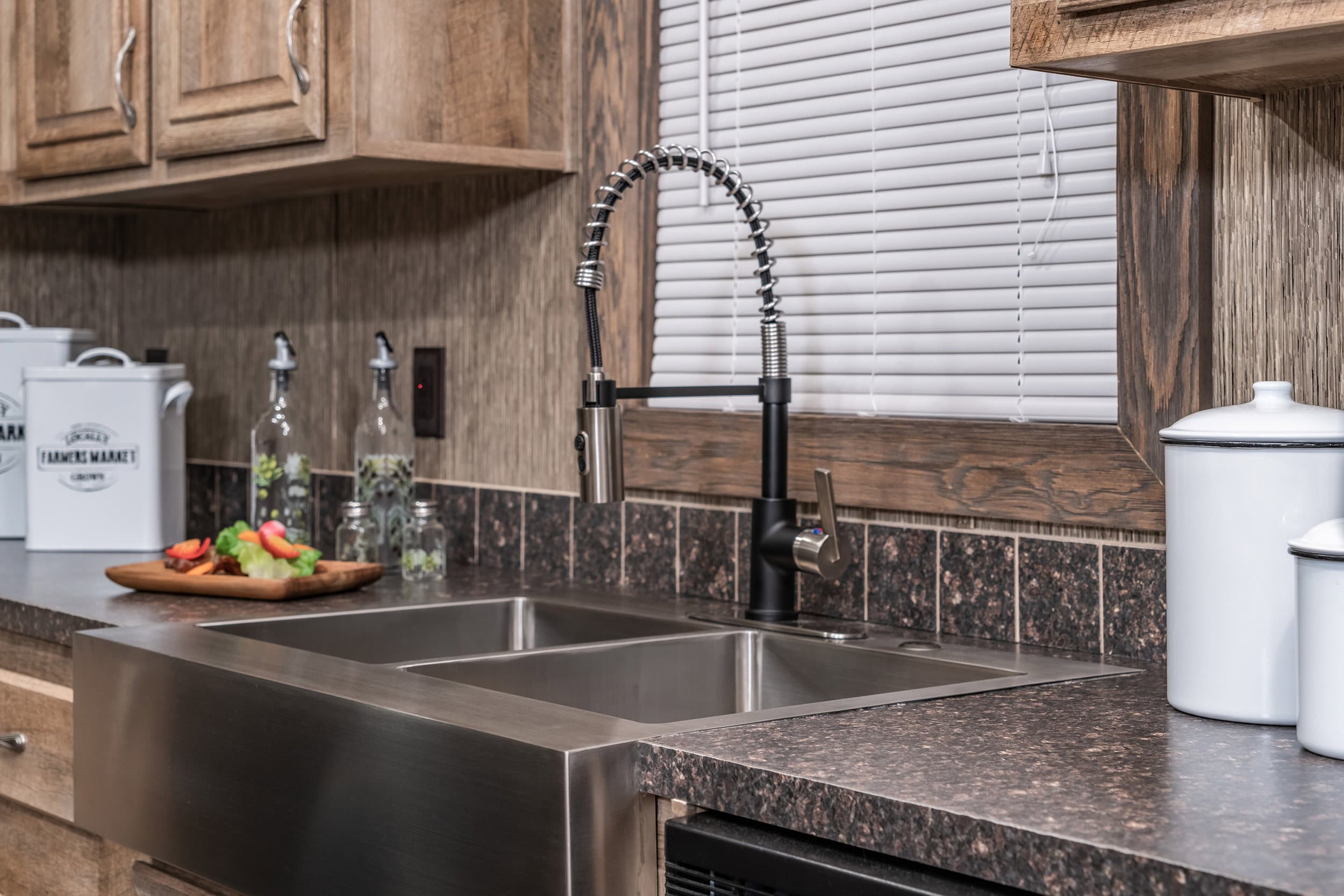 Md-37 kitchen home features