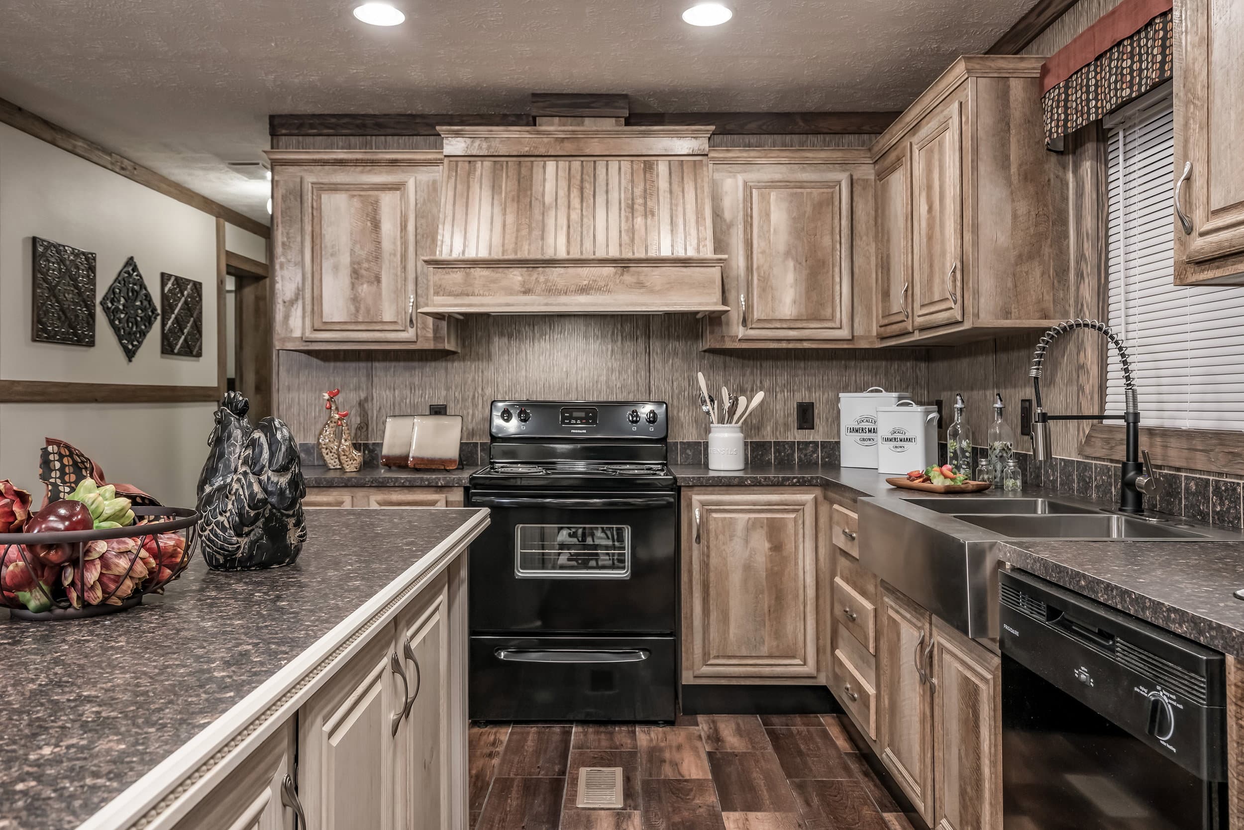 Md-37 kitchen home features