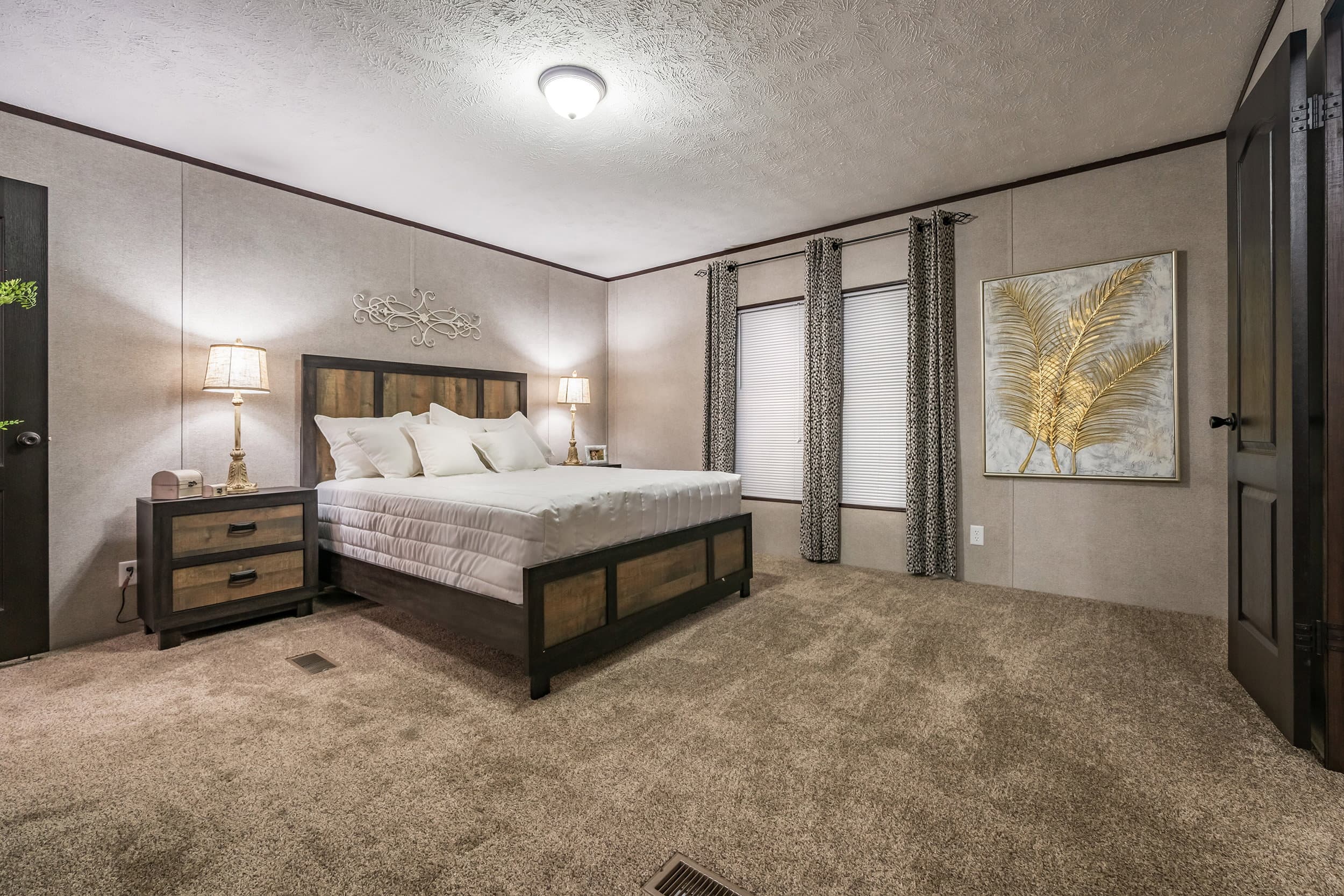 Md-36-32 bedroom home features