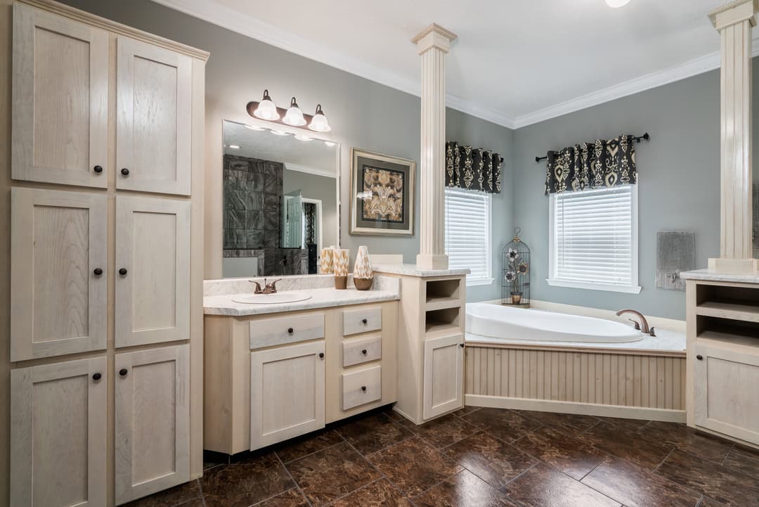 Kb-3239 bathroom home features