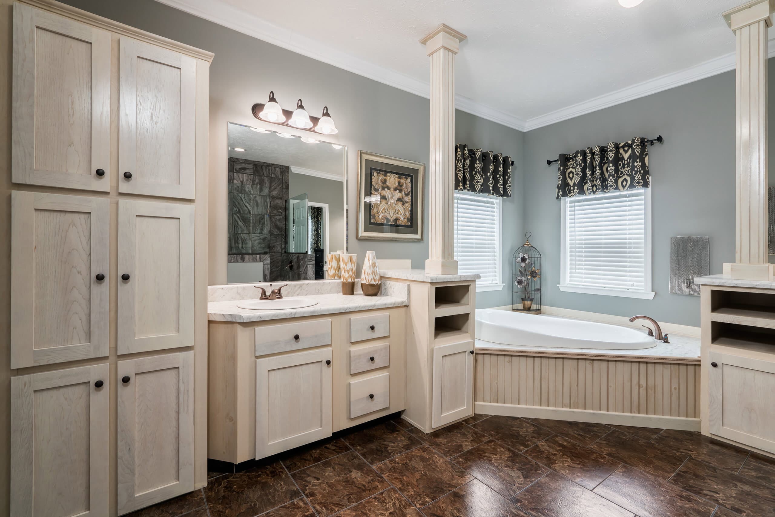 Kb-3239 bathroom home features