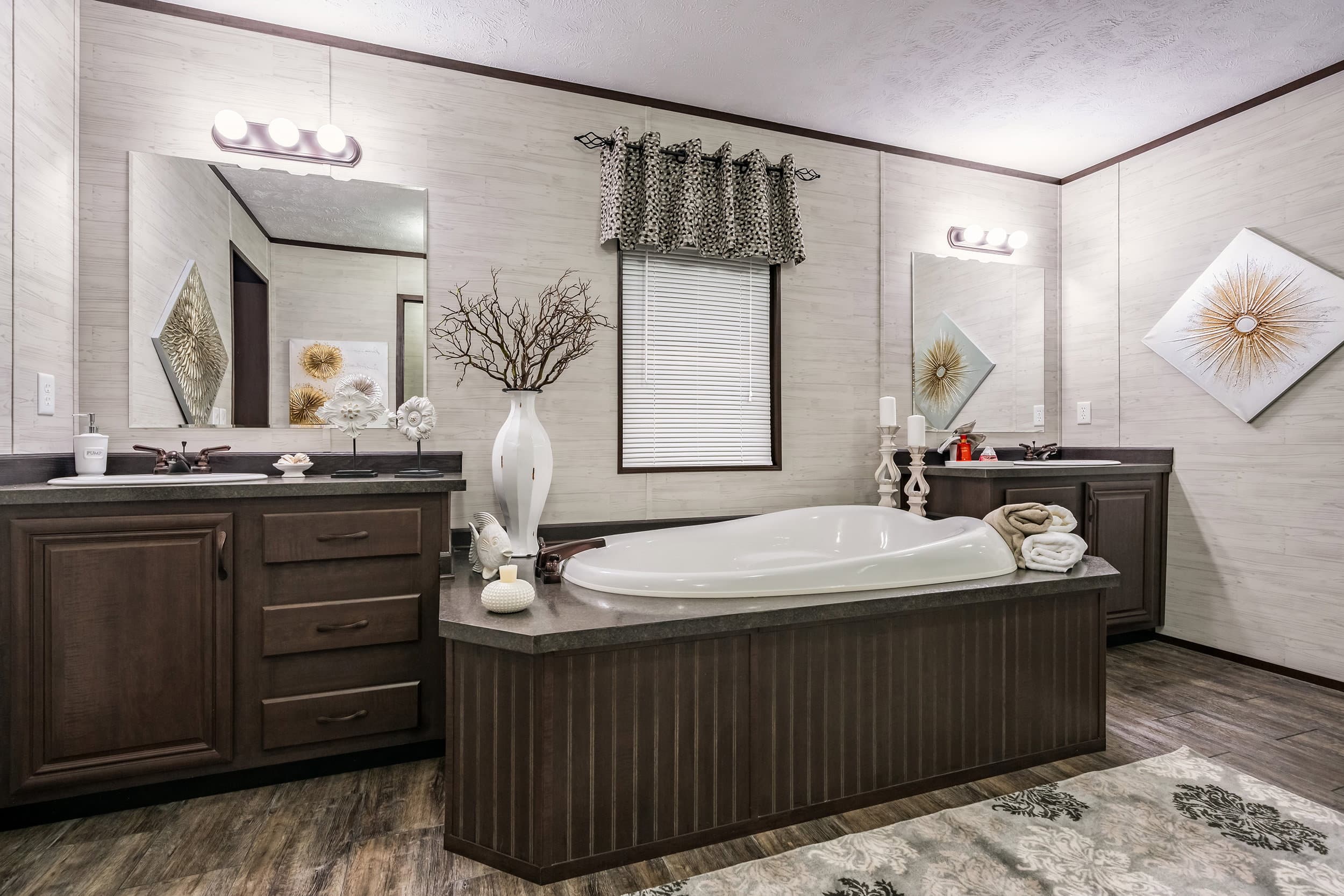 Md-36-32 bathroom home features