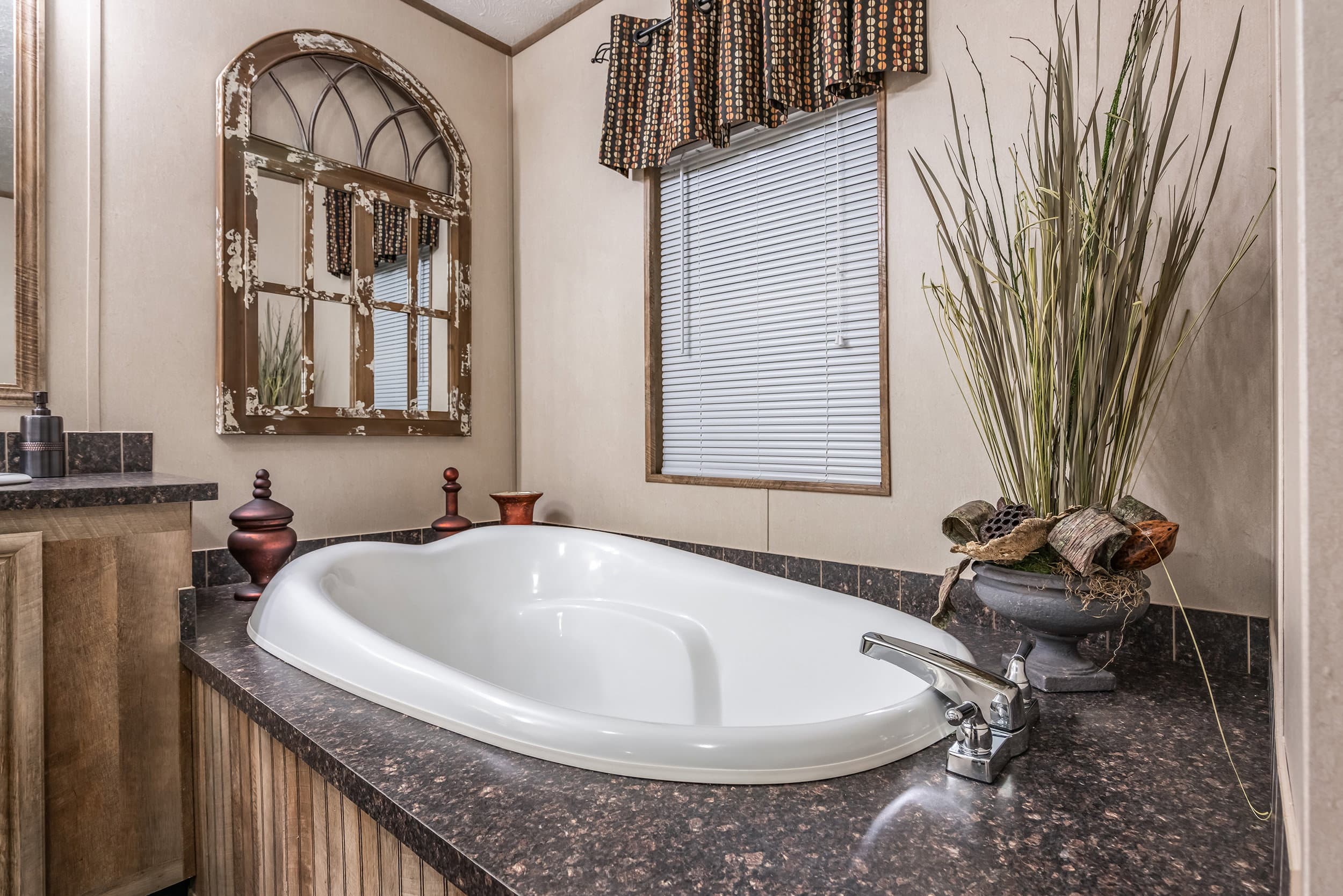 Md-37 bathroom home features