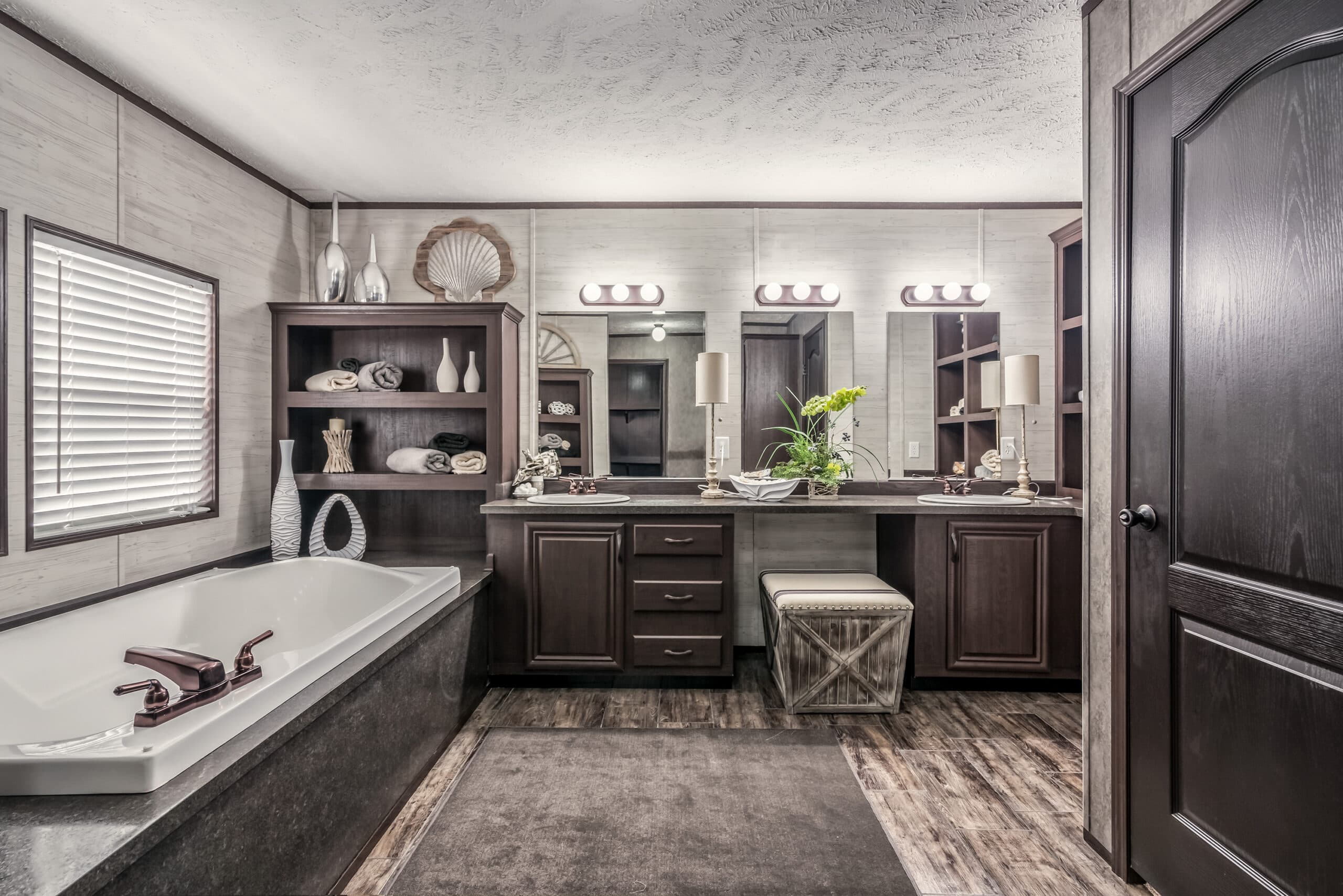 Md-33-32 bathroom home features