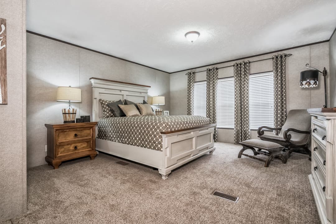 Md-33-32 bedroom home features