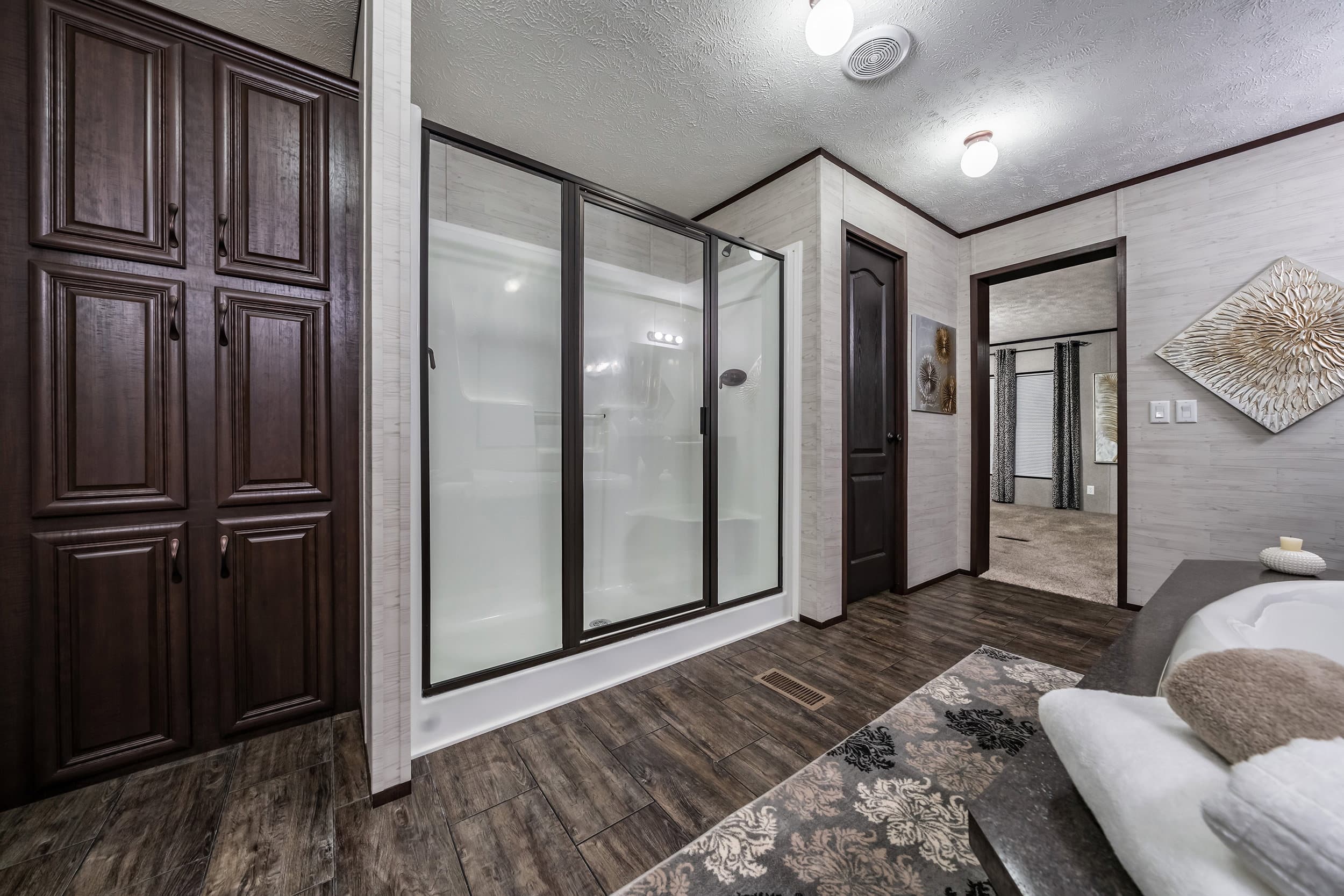 Md-36-32 bathroom home features