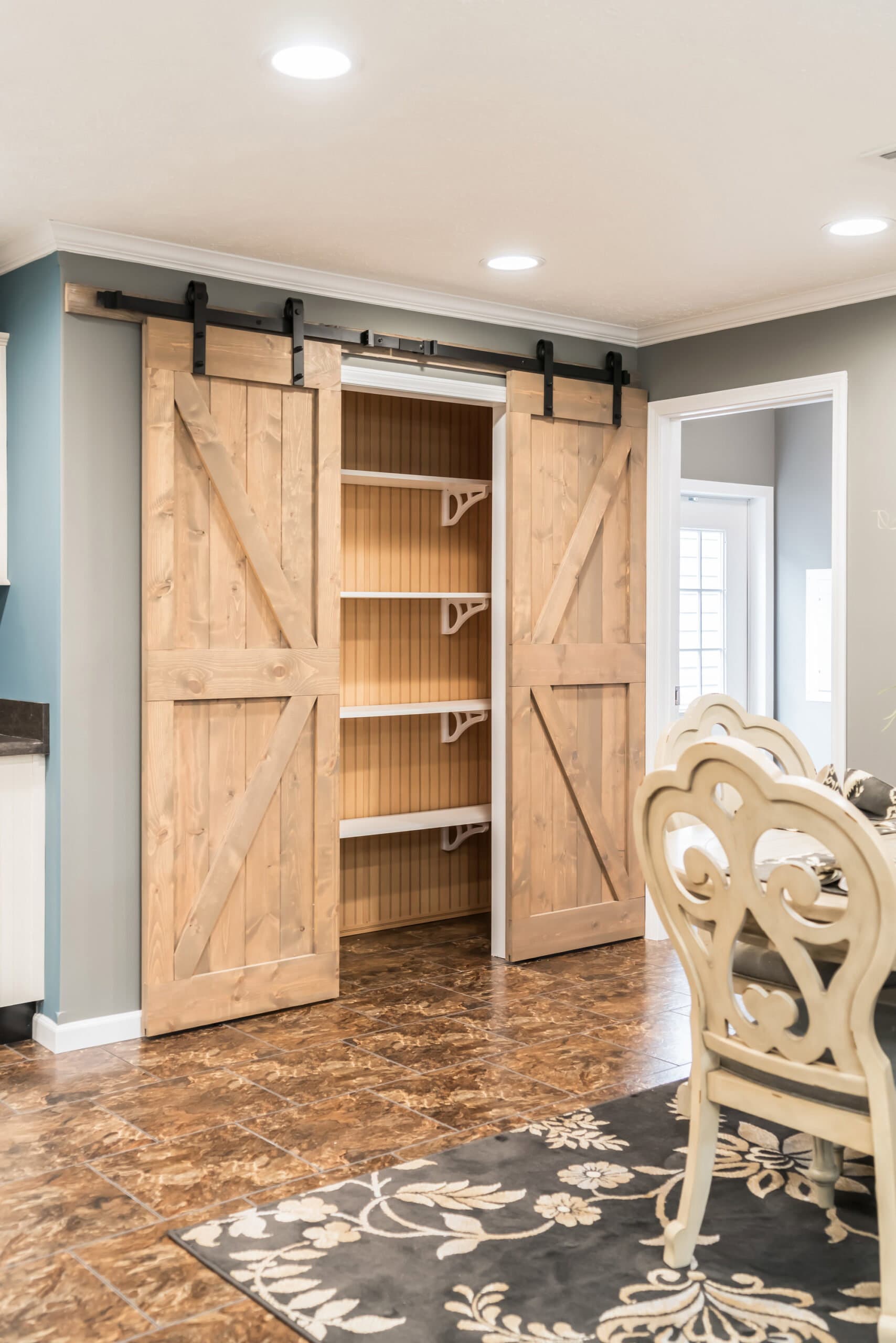 Kb-3240 interior home features