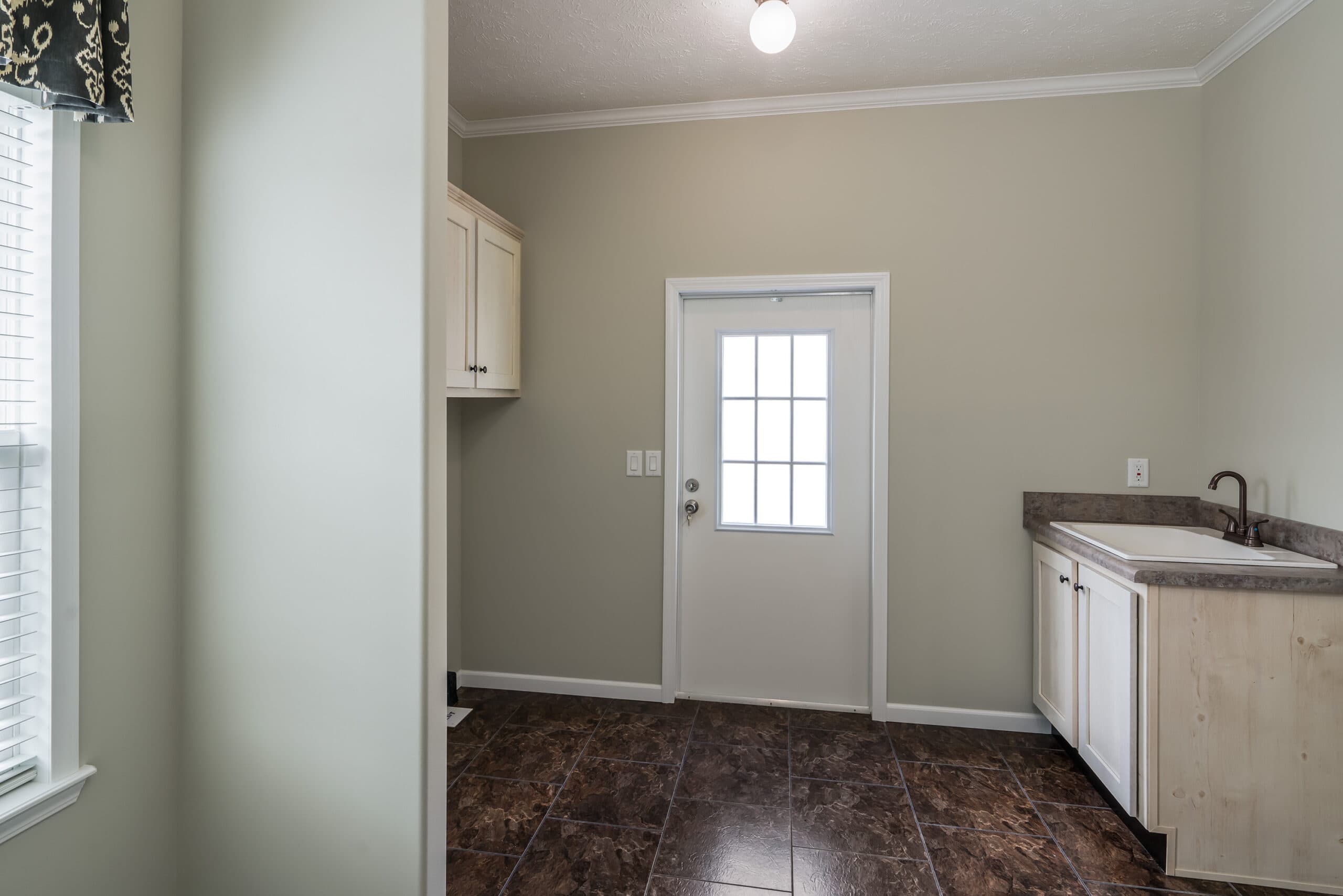 Kb-3239 interior home features