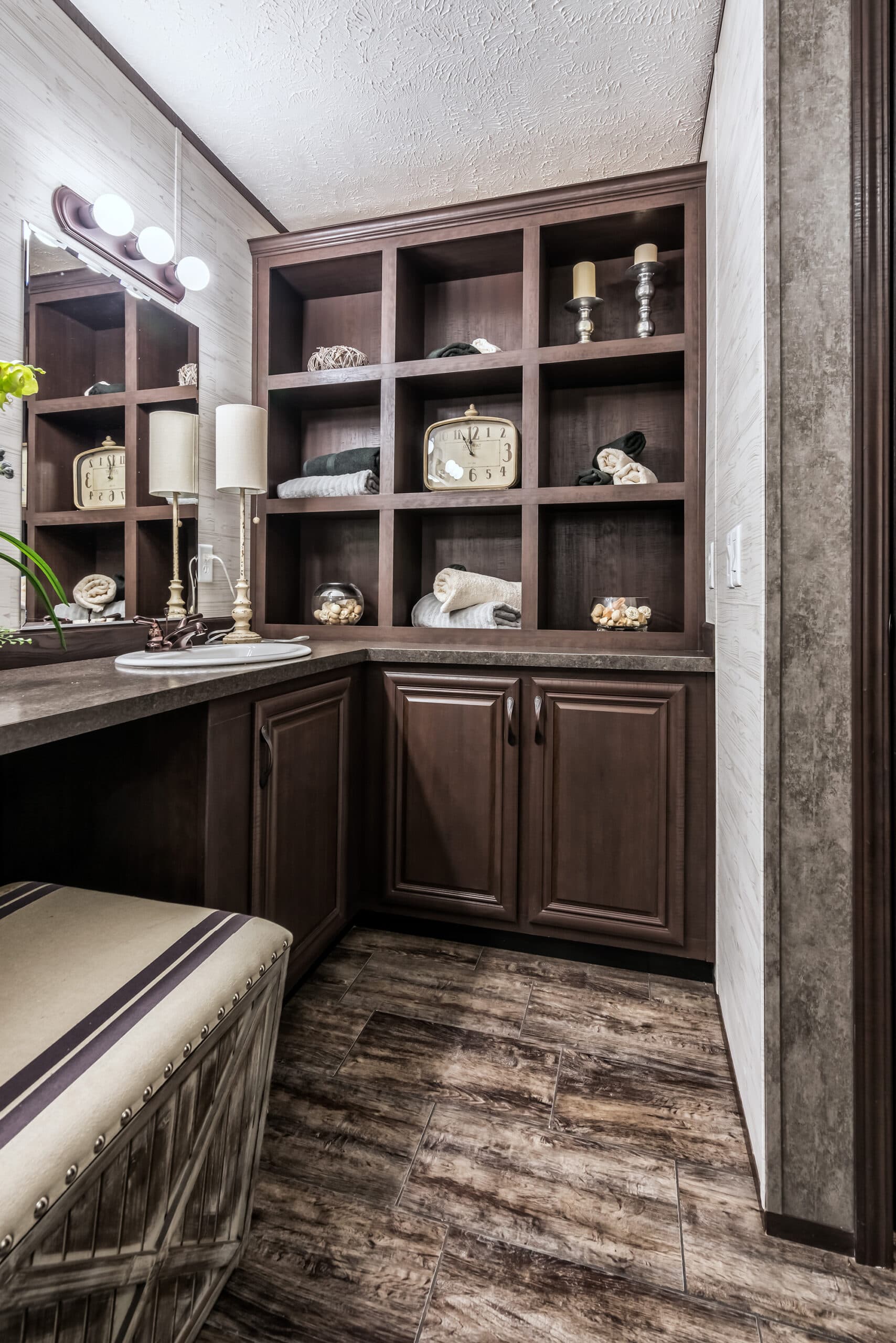 Md-33-32 bathroom home features