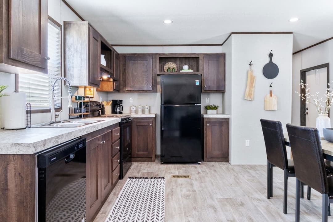Tropic interior and kitchen home features