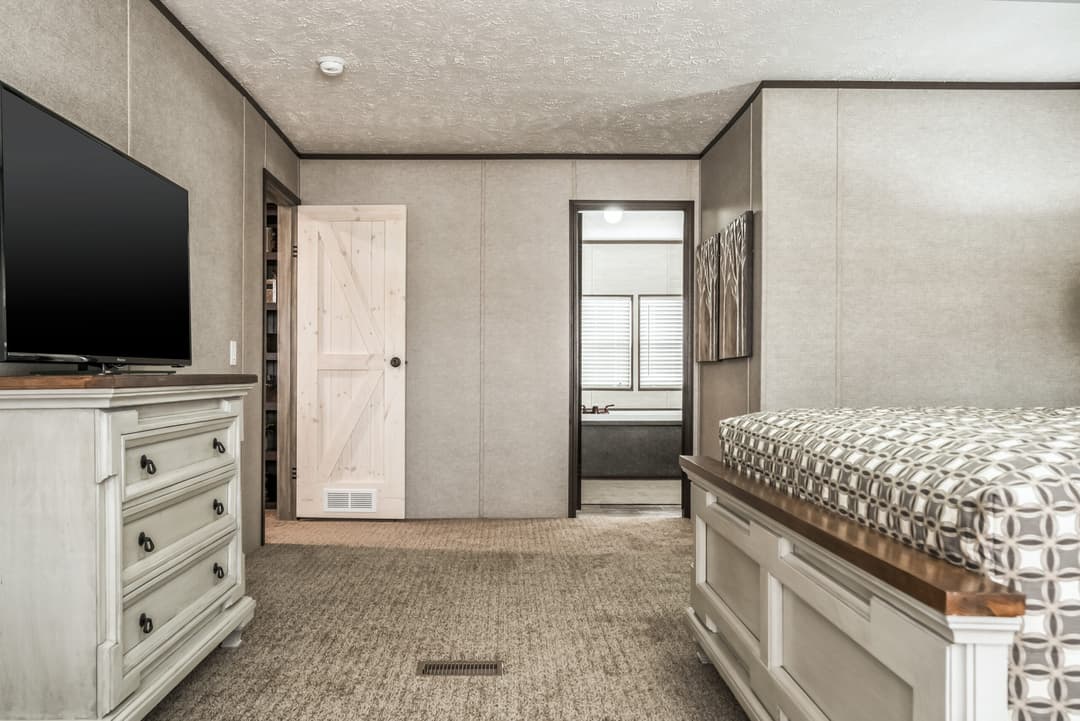 Md-33-32 bedroom home features