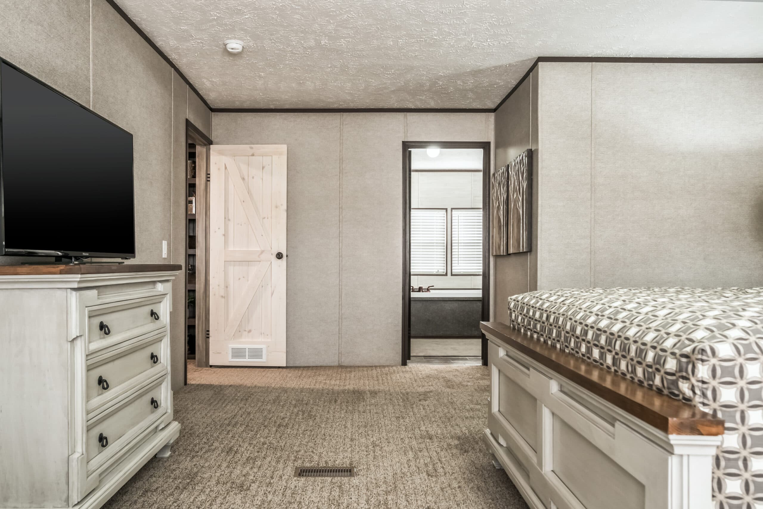 Md-33-32 bedroom home features