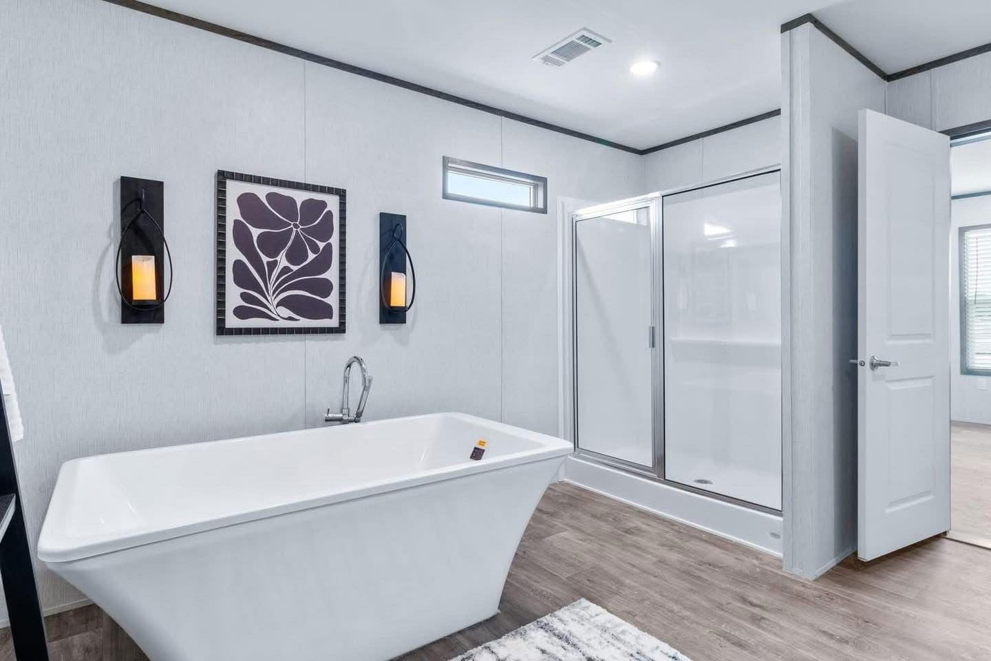 The lakeland bathroom home features