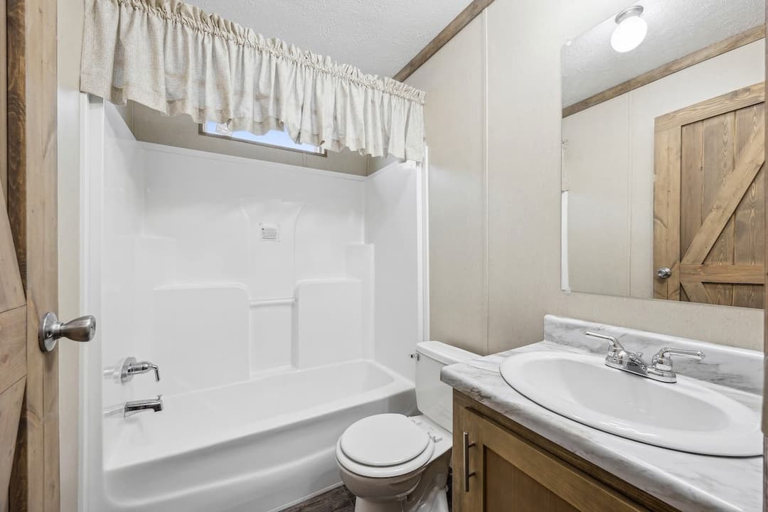 Rawhide 32' wide bathroom home features