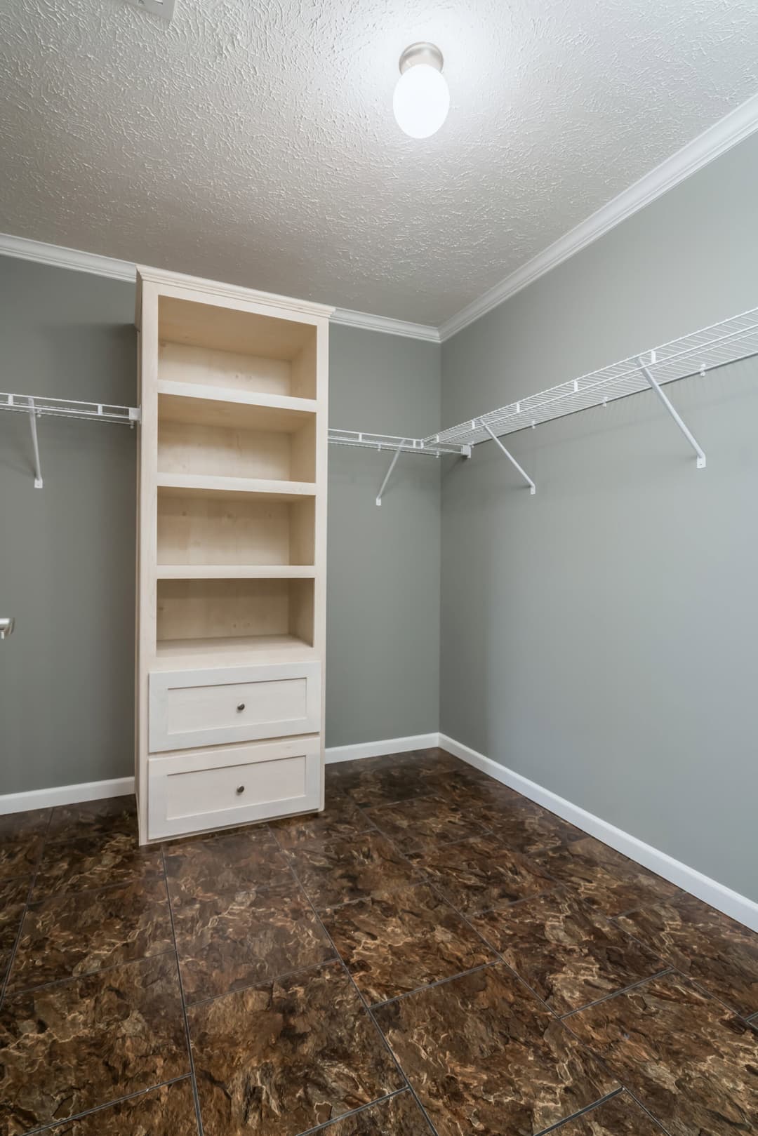 Kb-3240 interior home features