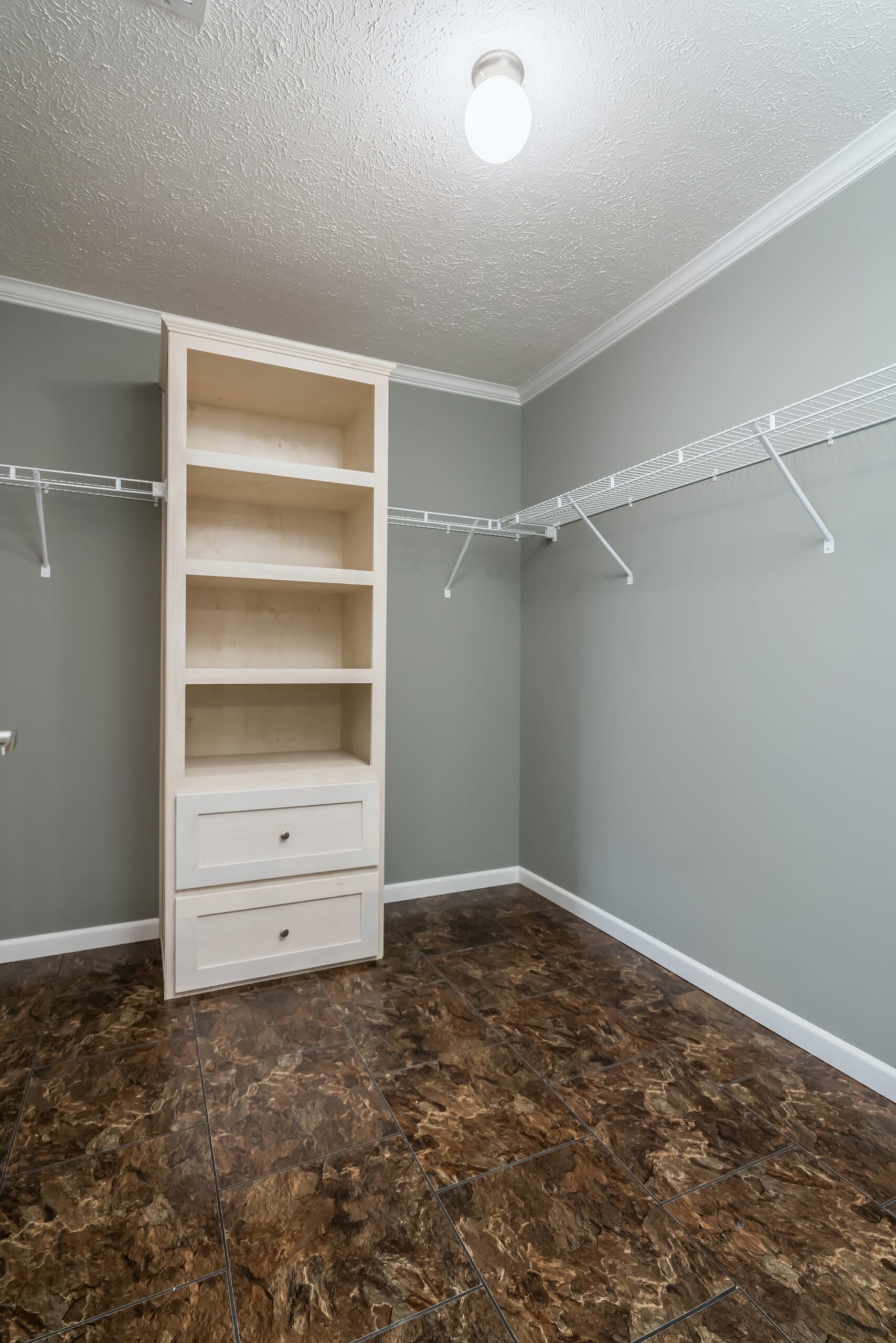 Kb-3240 interior home features