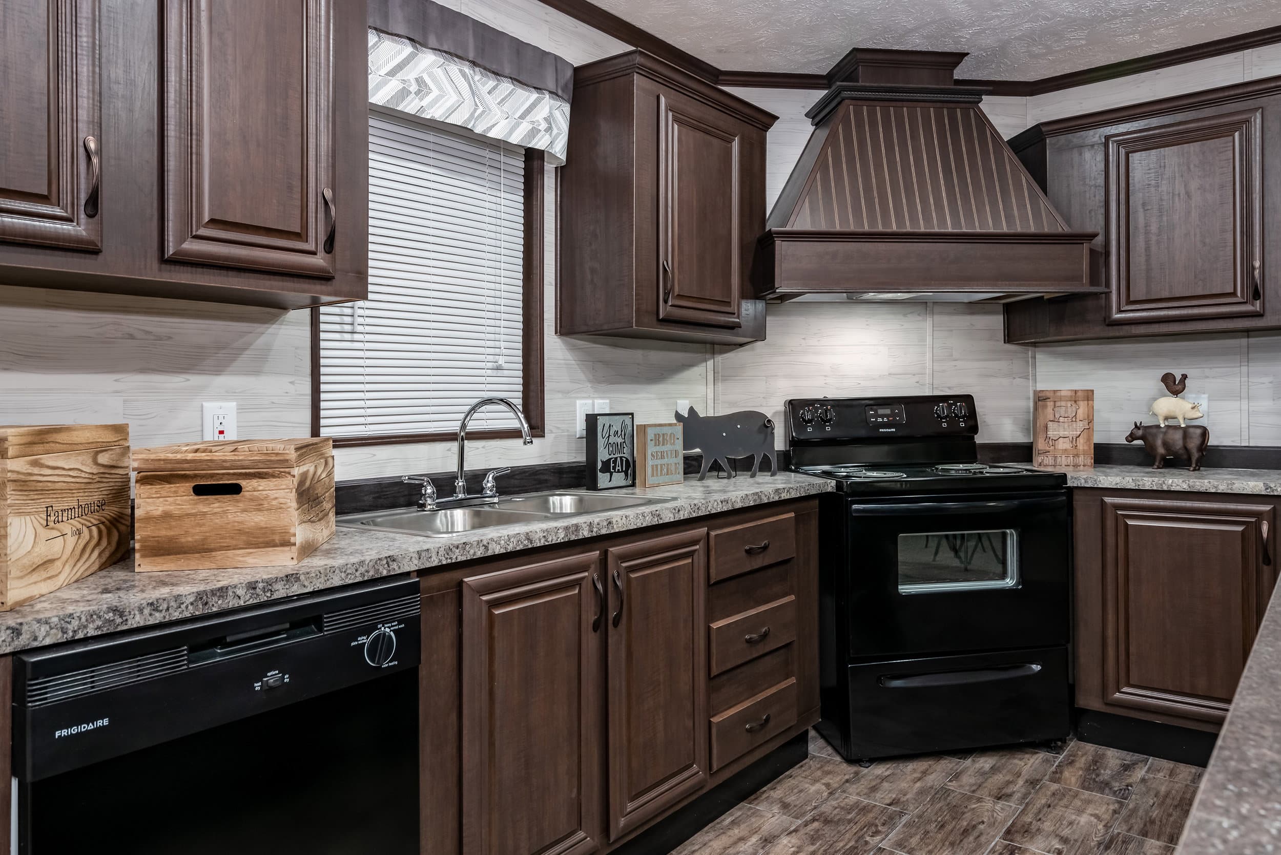 Md-36-32 kitchen home features