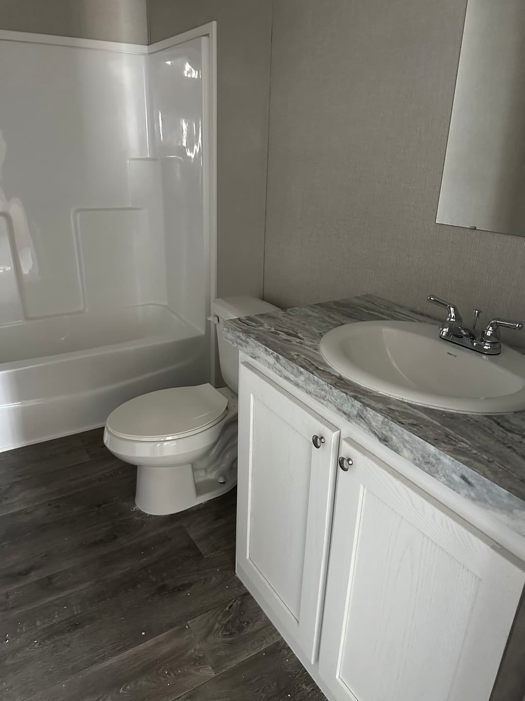 Panama interior and bathroom home features