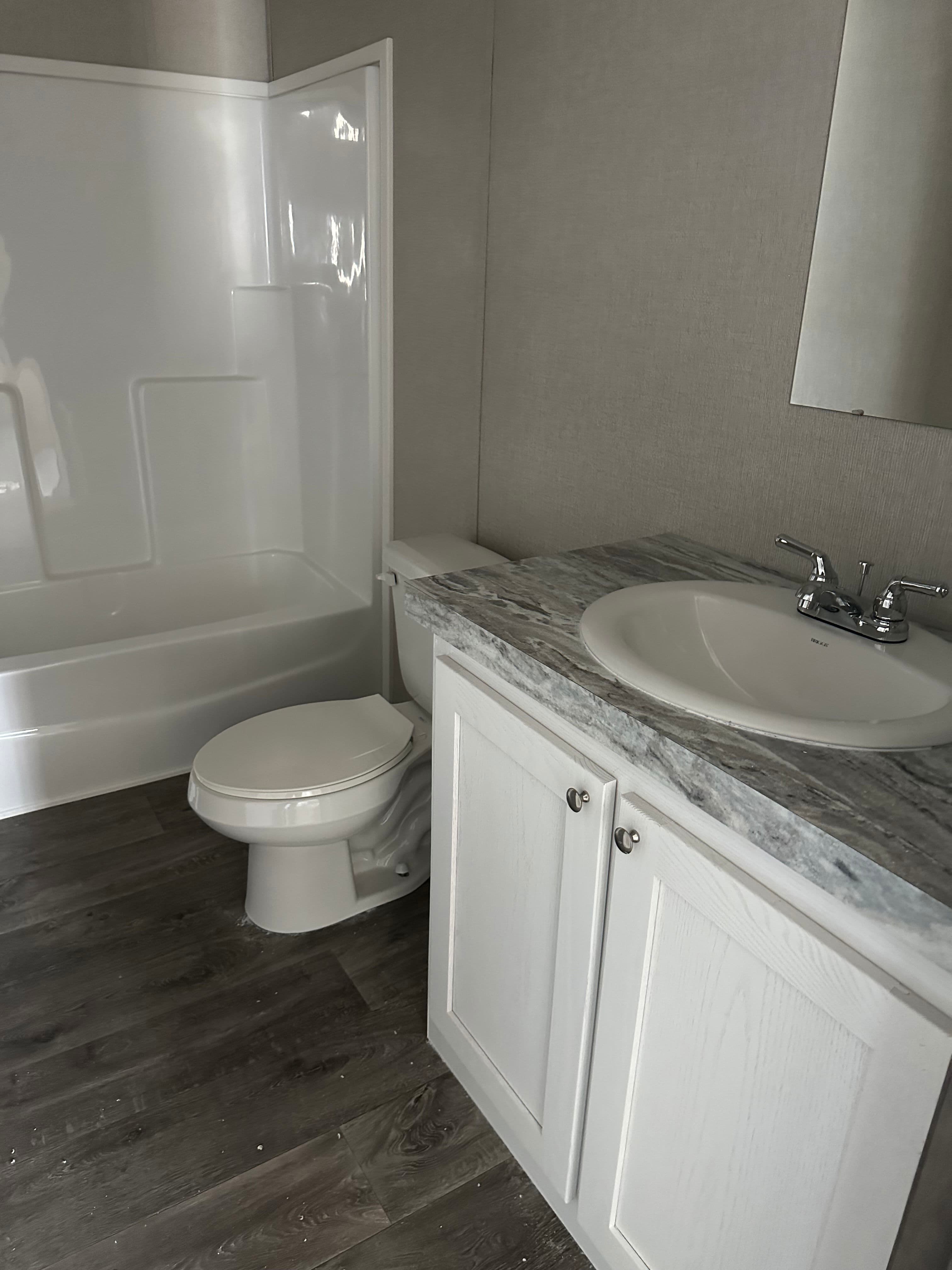 Panama interior and bathroom home features