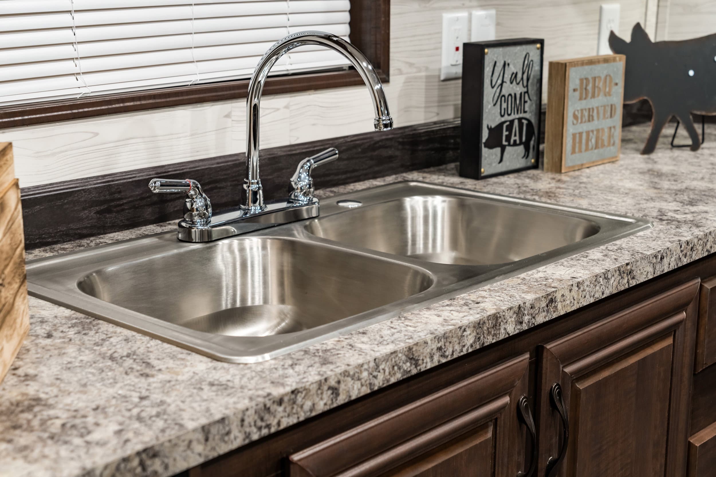 Md-36-32 kitchen home features