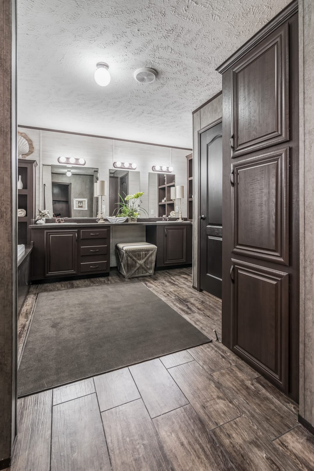 Md-33-32 bathroom home features