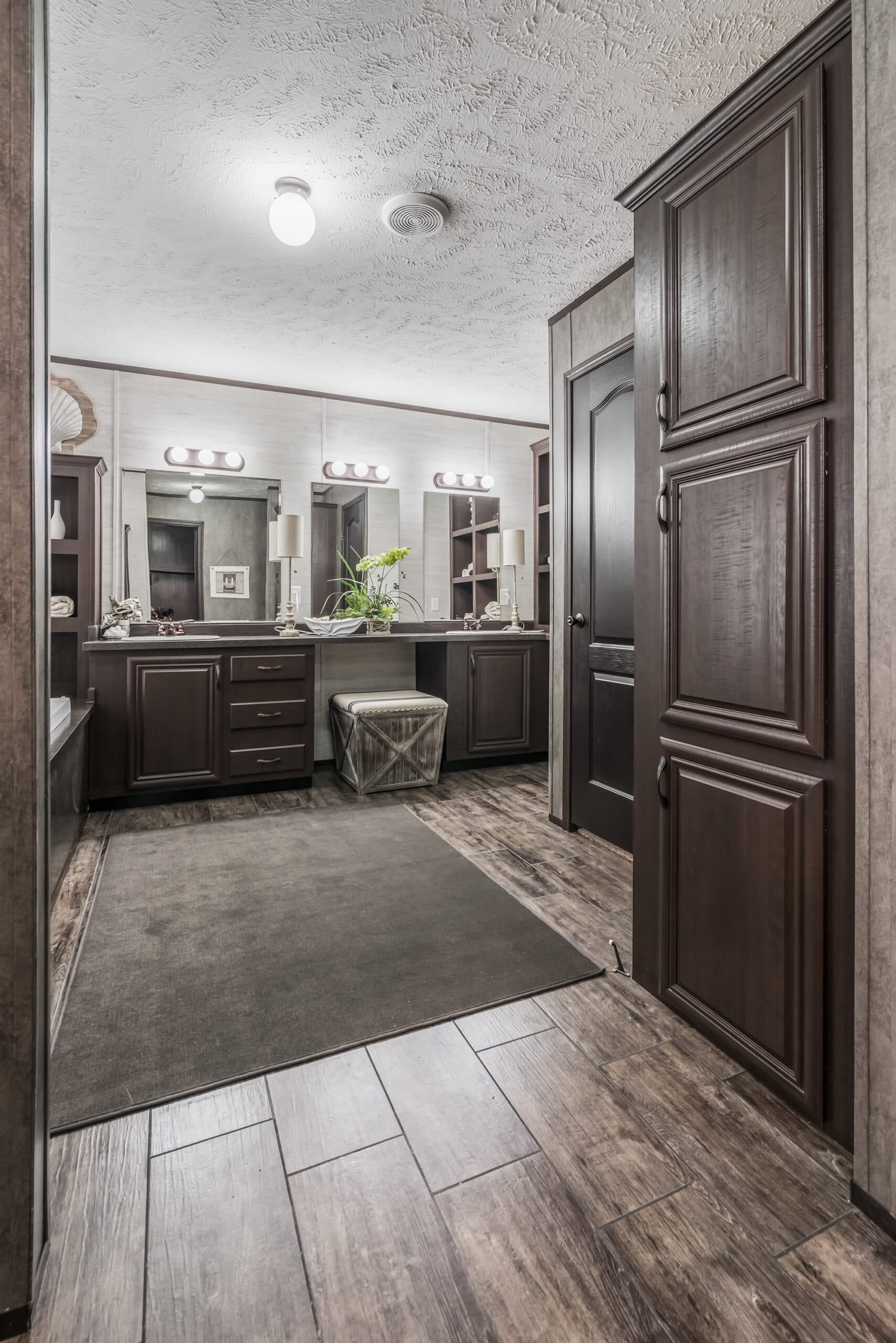 Md-33-32 bathroom home features