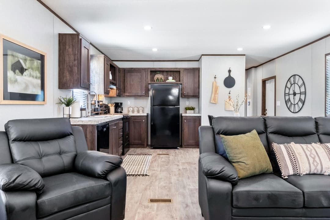 Tropic interior and kitchen home features