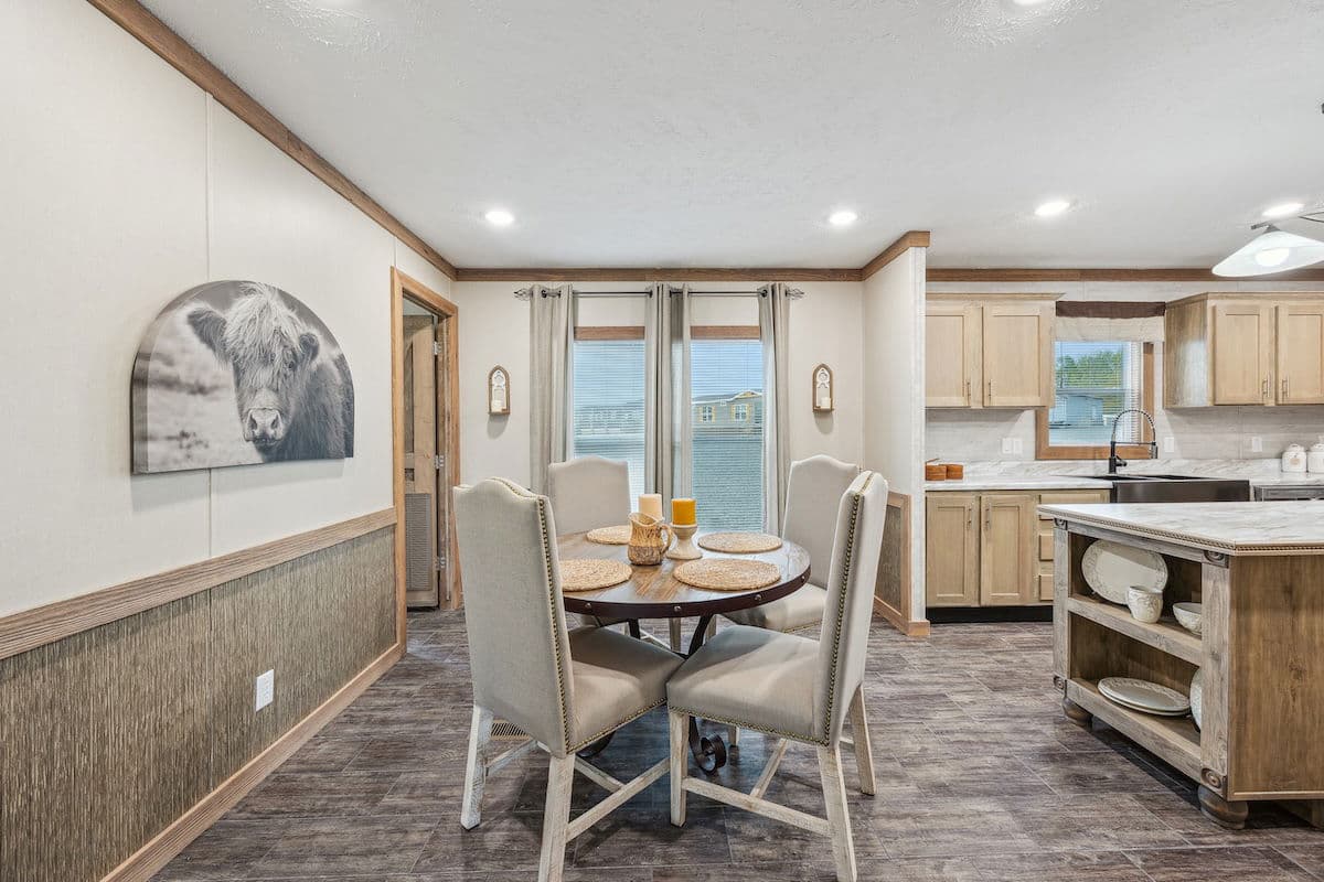 Rawhide 32' wide interior home features