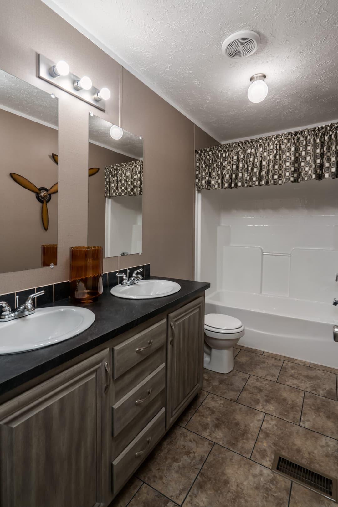 Md-27-32 bathroom home features