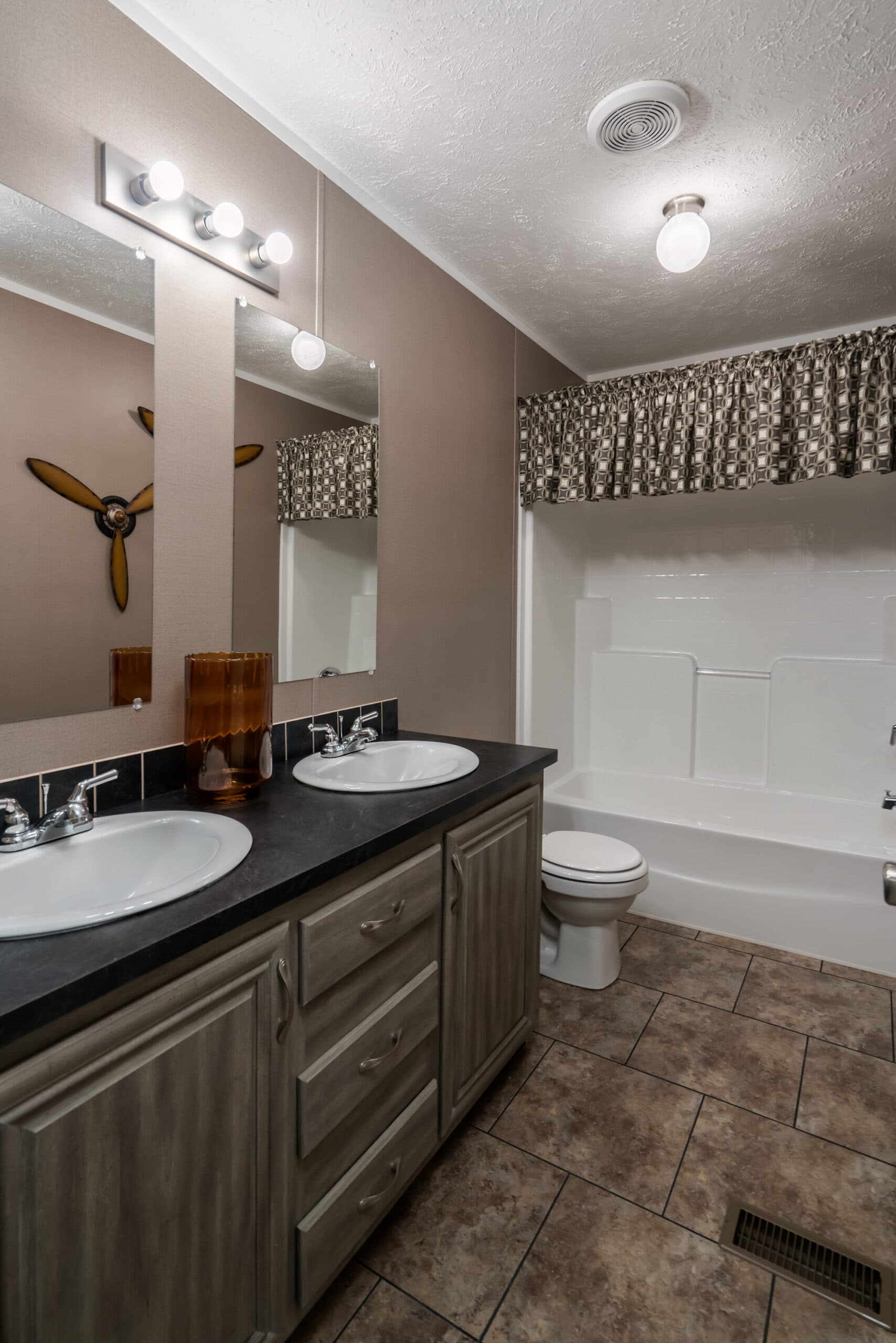 Md-27-32 bathroom home features