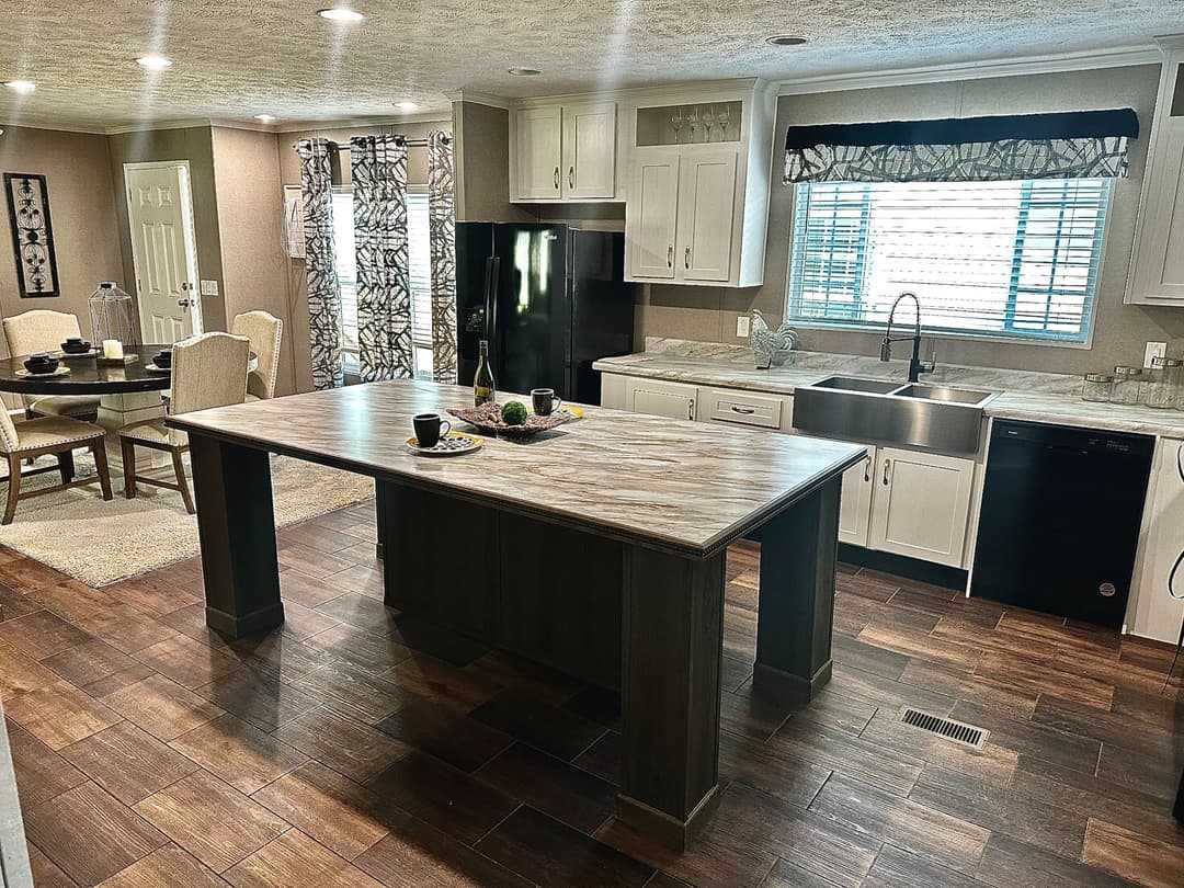 Md-45-32 interior and kitchen home features