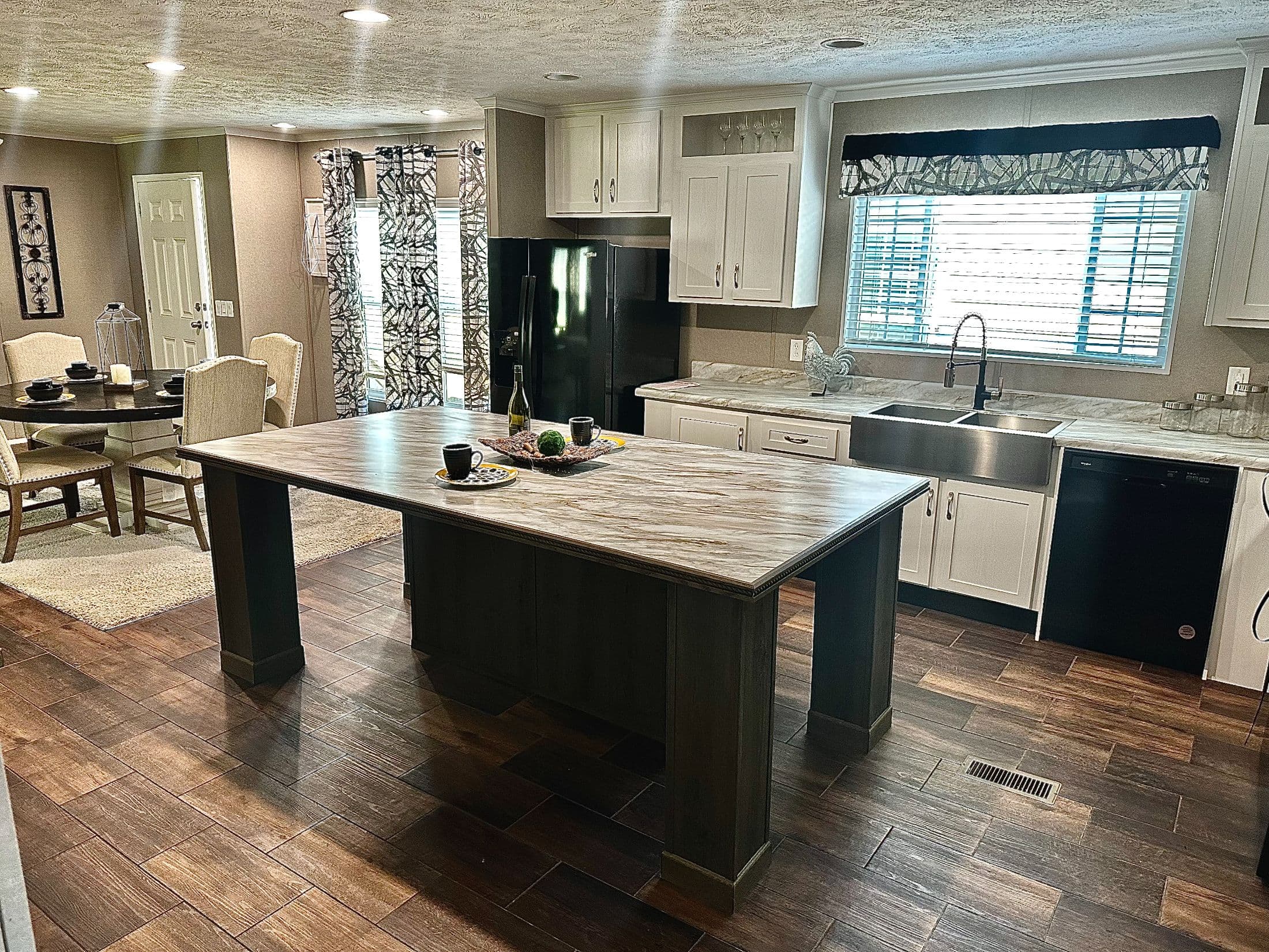 Md-45-32 interior and kitchen home features